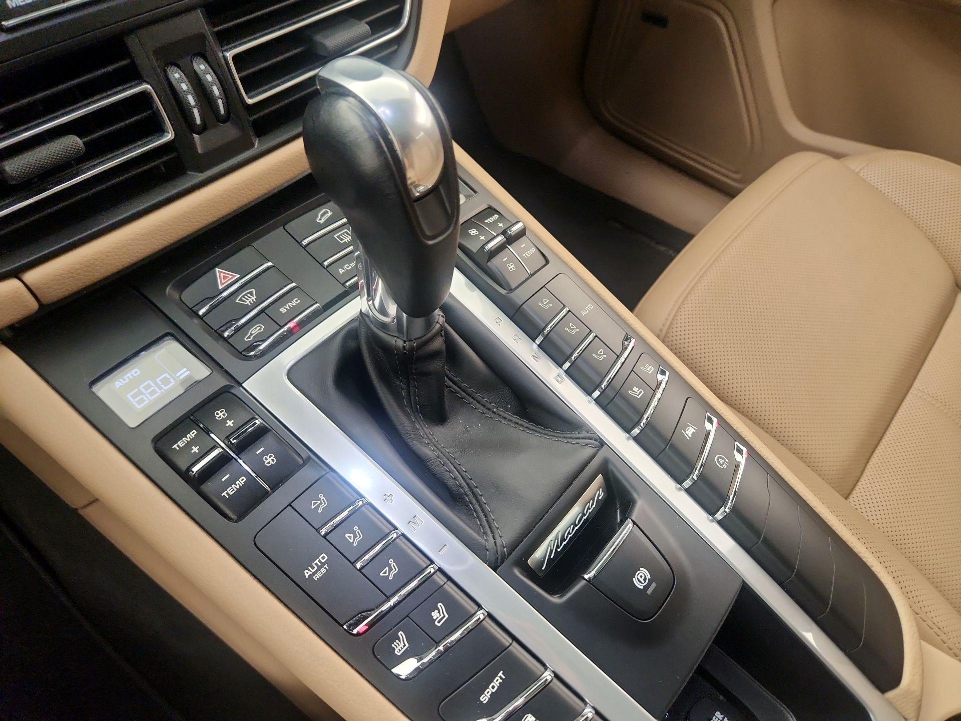 Thumbnail: 2020 Porsche Macan - 18