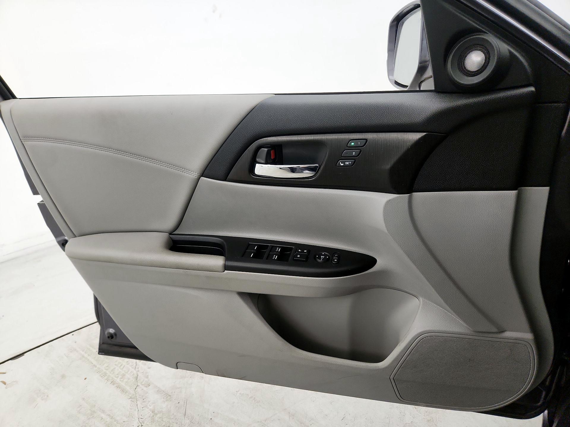 Thumbnail: 2015 Honda Accord - 12