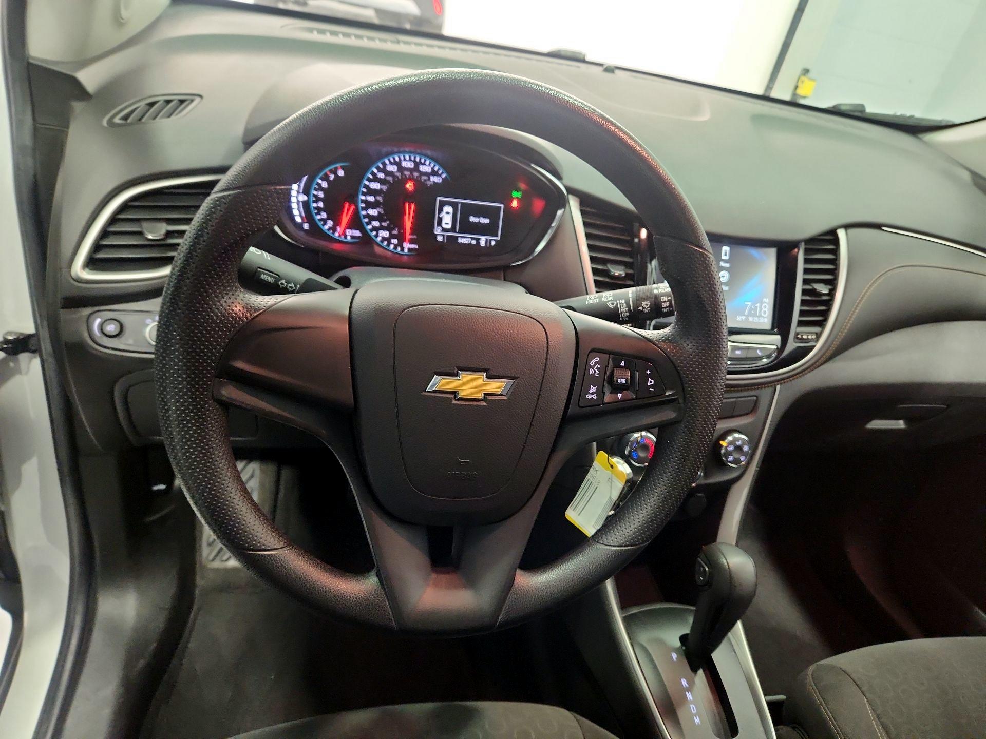 Thumbnail: 2017 Chevrolet Trax - 10