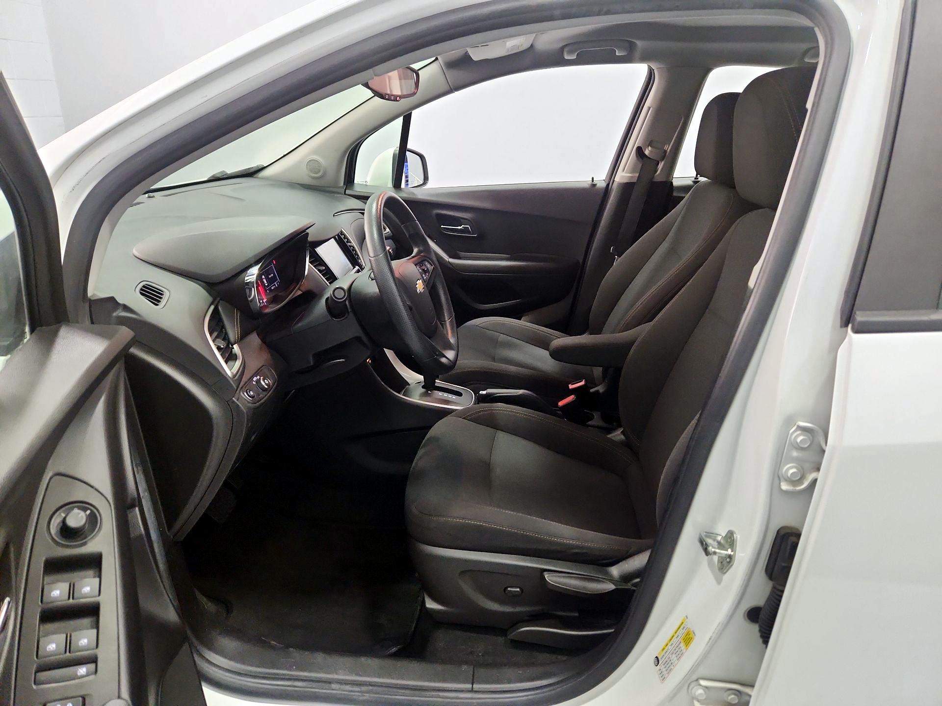 Thumbnail: 2017 Chevrolet Trax - 11