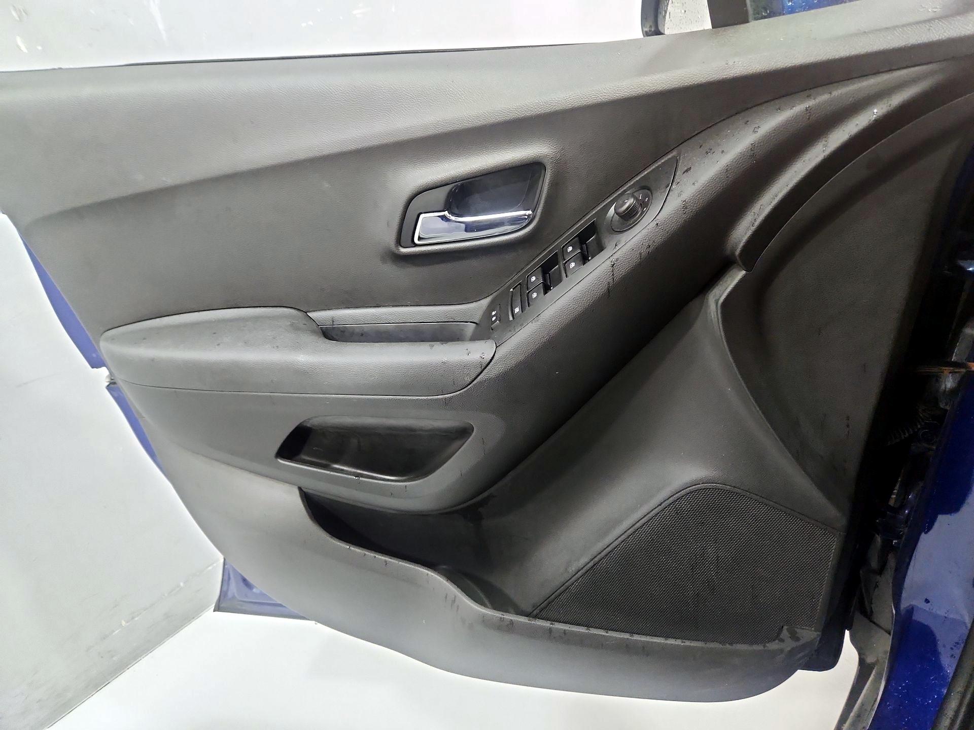 Thumbnail: 2017 Chevrolet Trax - 12