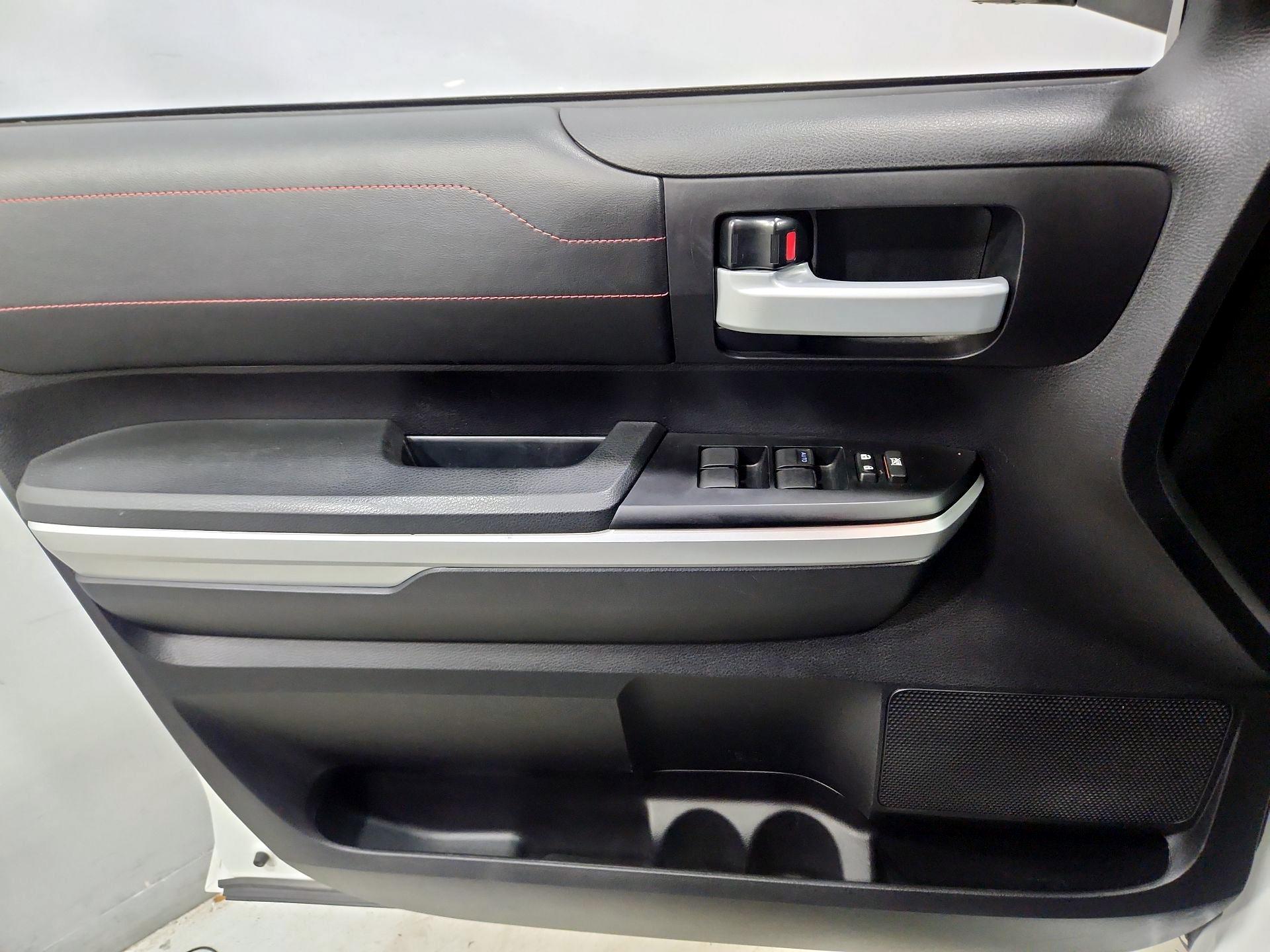 Thumbnail: 2016 Toyota Tundra - 12