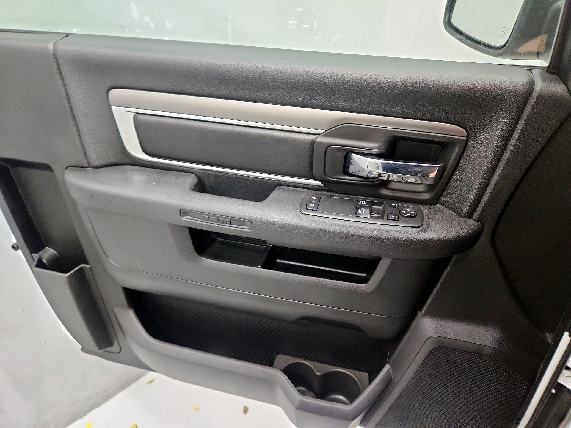 Thumbnail: 2021 RAM 1500 Classic - 12