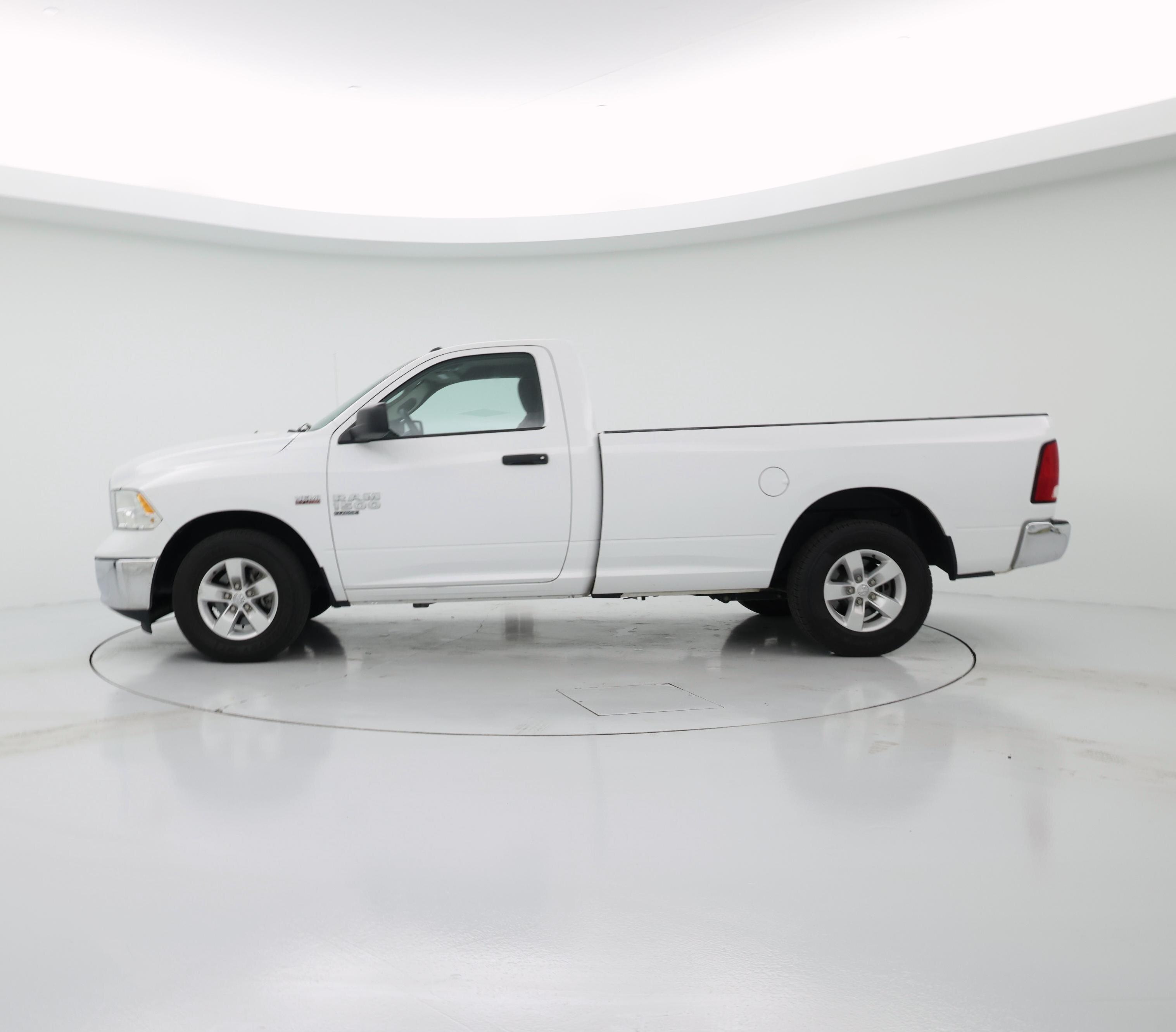 Thumbnail: 2021 RAM 1500 Classic - 3