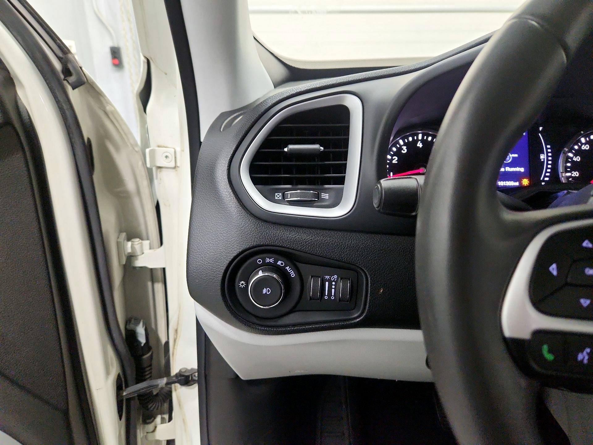 Thumbnail: 2018 Jeep Renegade - 13