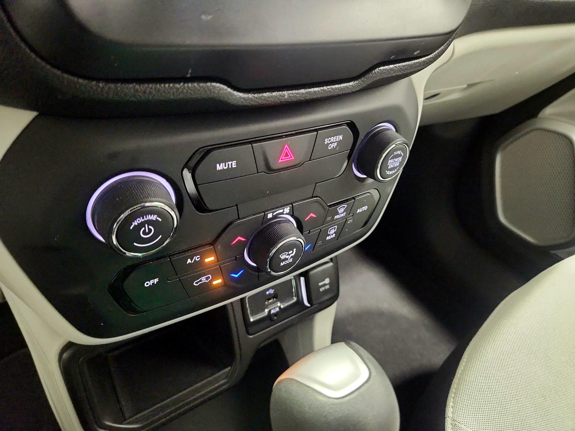 Thumbnail: 2018 Jeep Renegade - 16