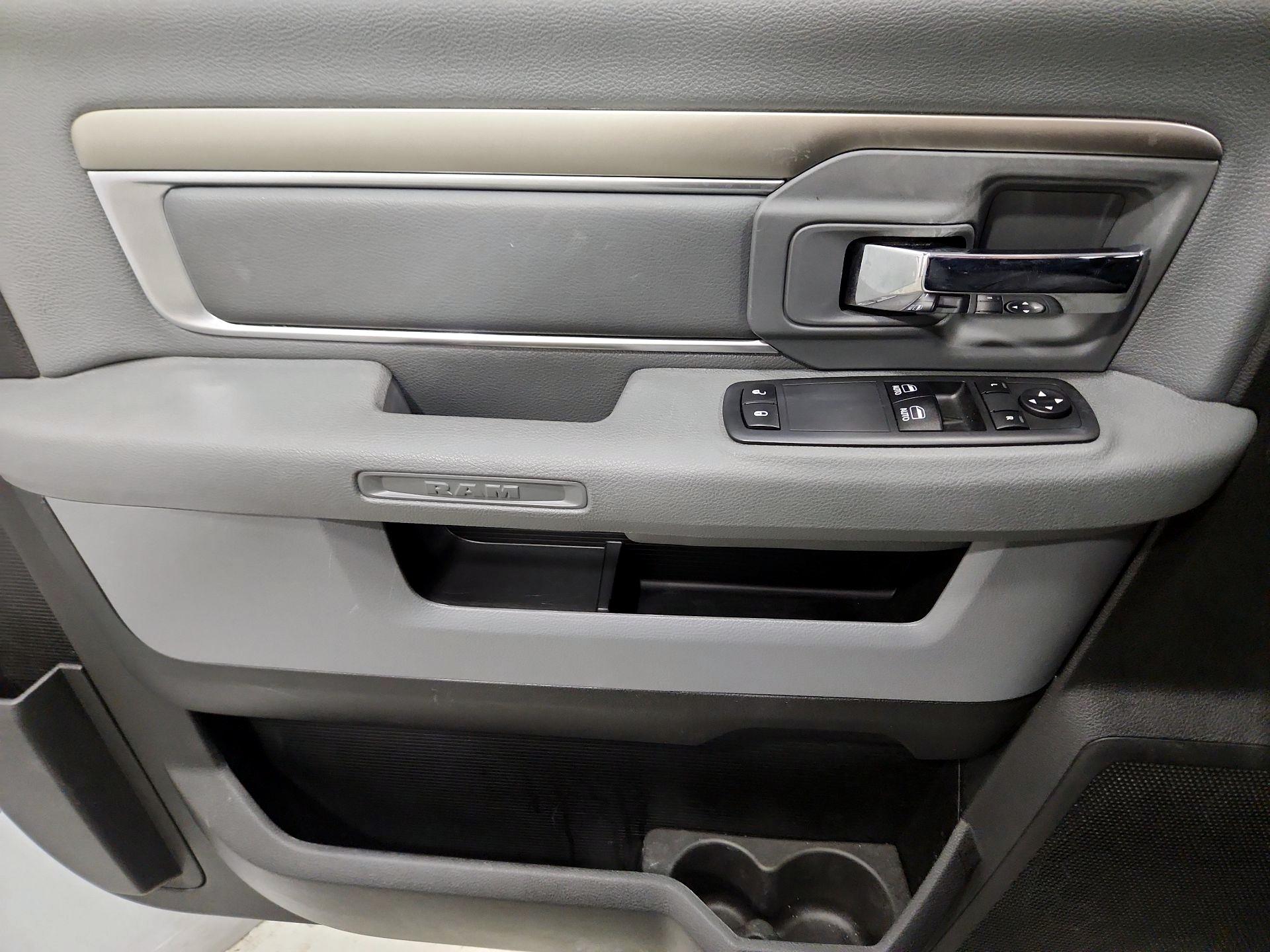 Thumbnail: 2019 RAM 1500 Classic - 12