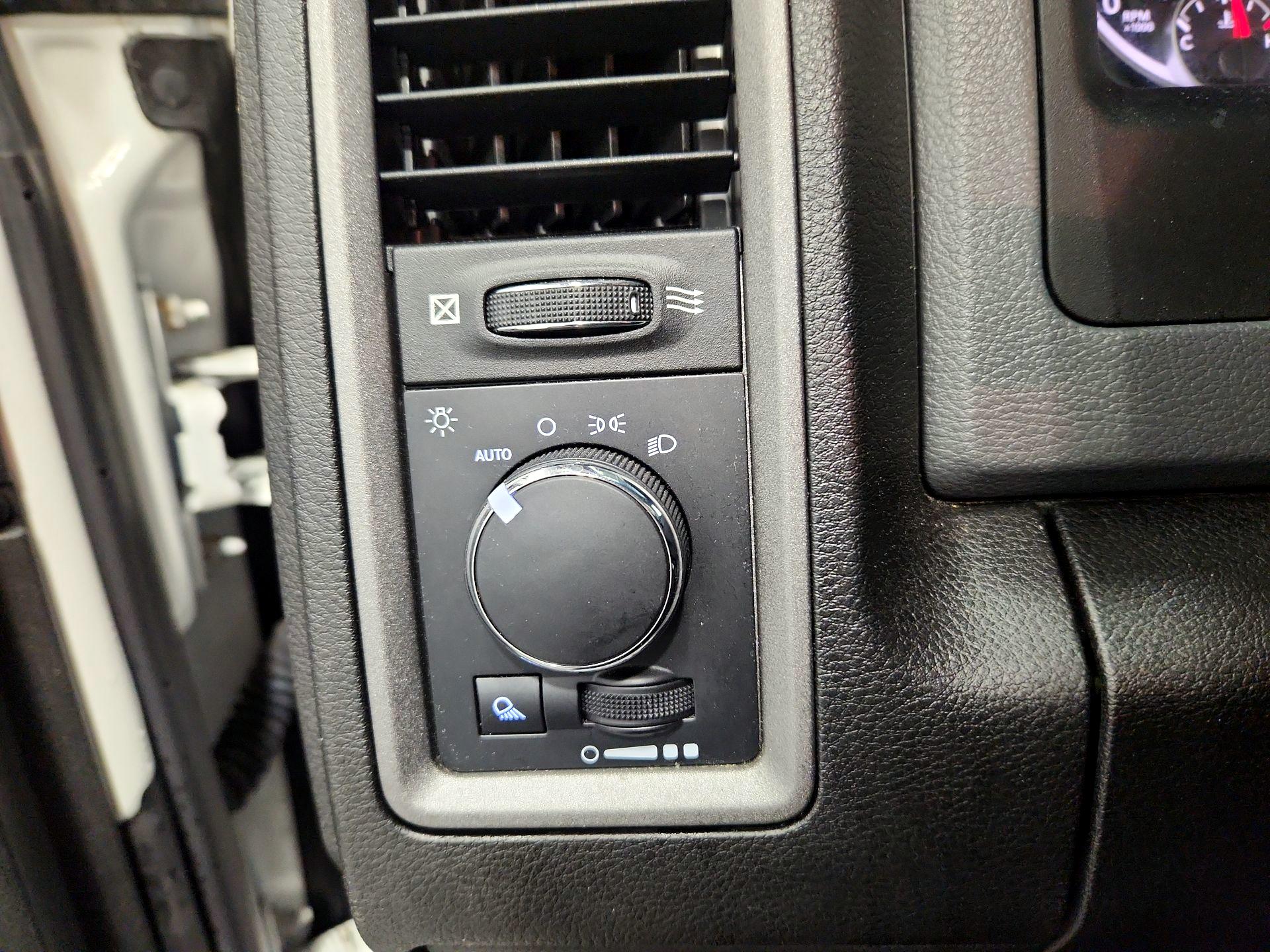 Thumbnail: 2019 RAM 1500 Classic - 13