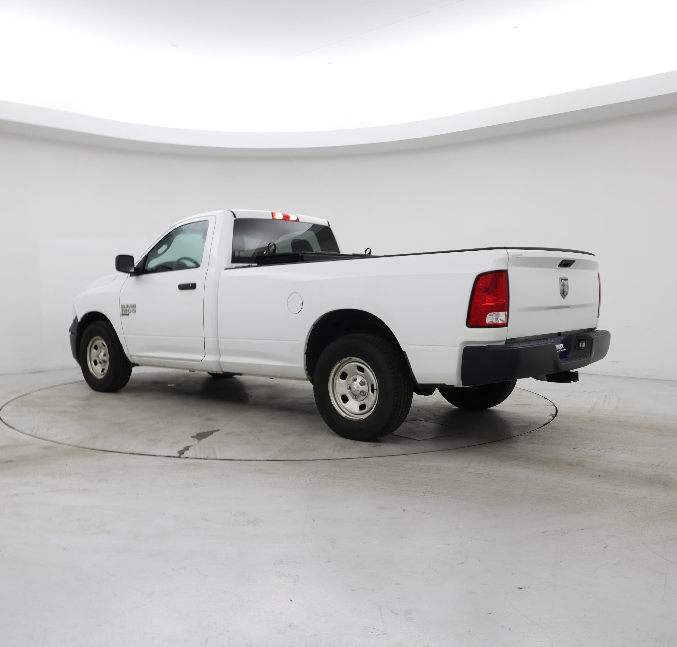 Thumbnail: 2019 RAM 1500 Classic - 3