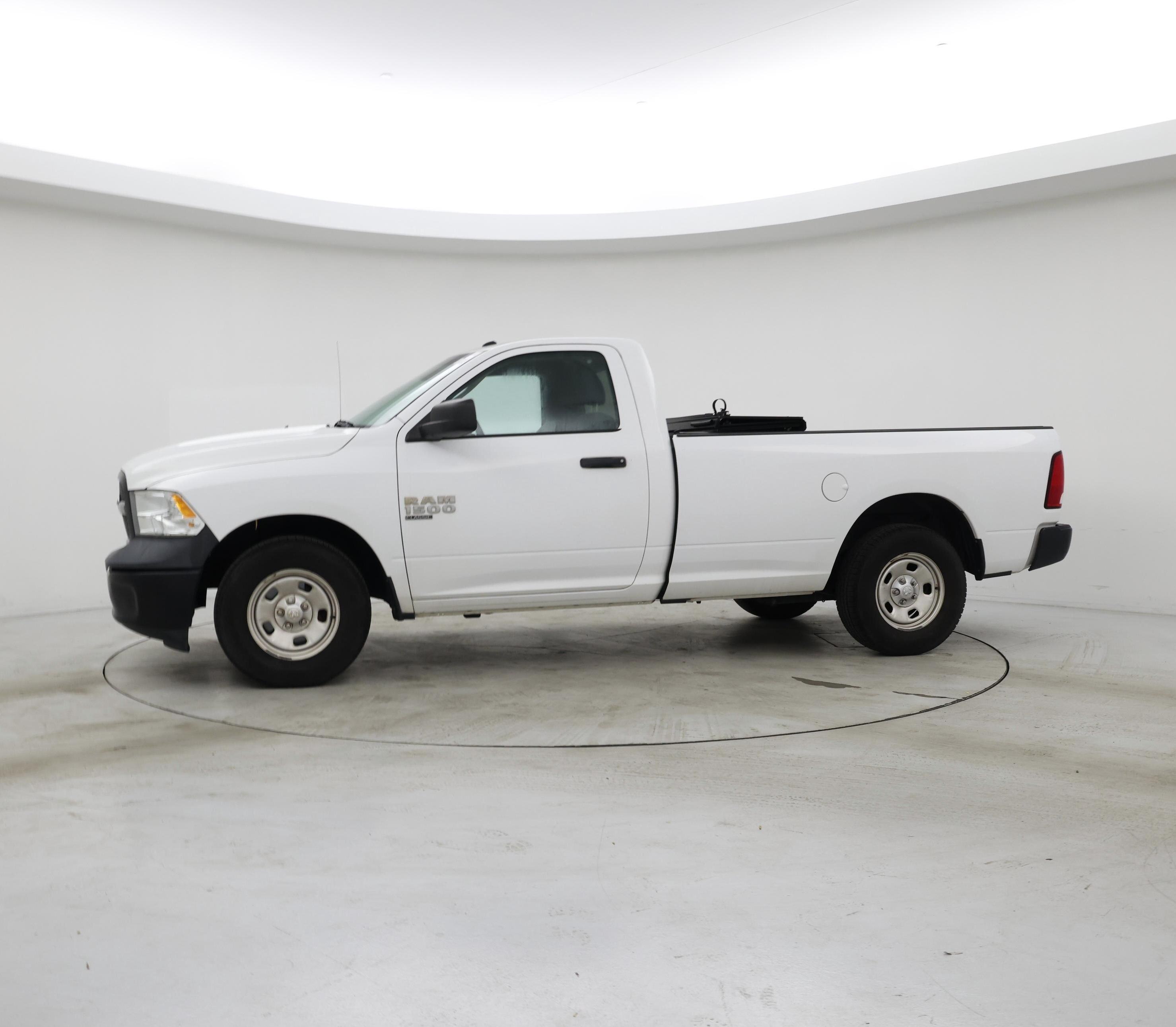 Thumbnail: 2019 RAM 1500 Classic - 4