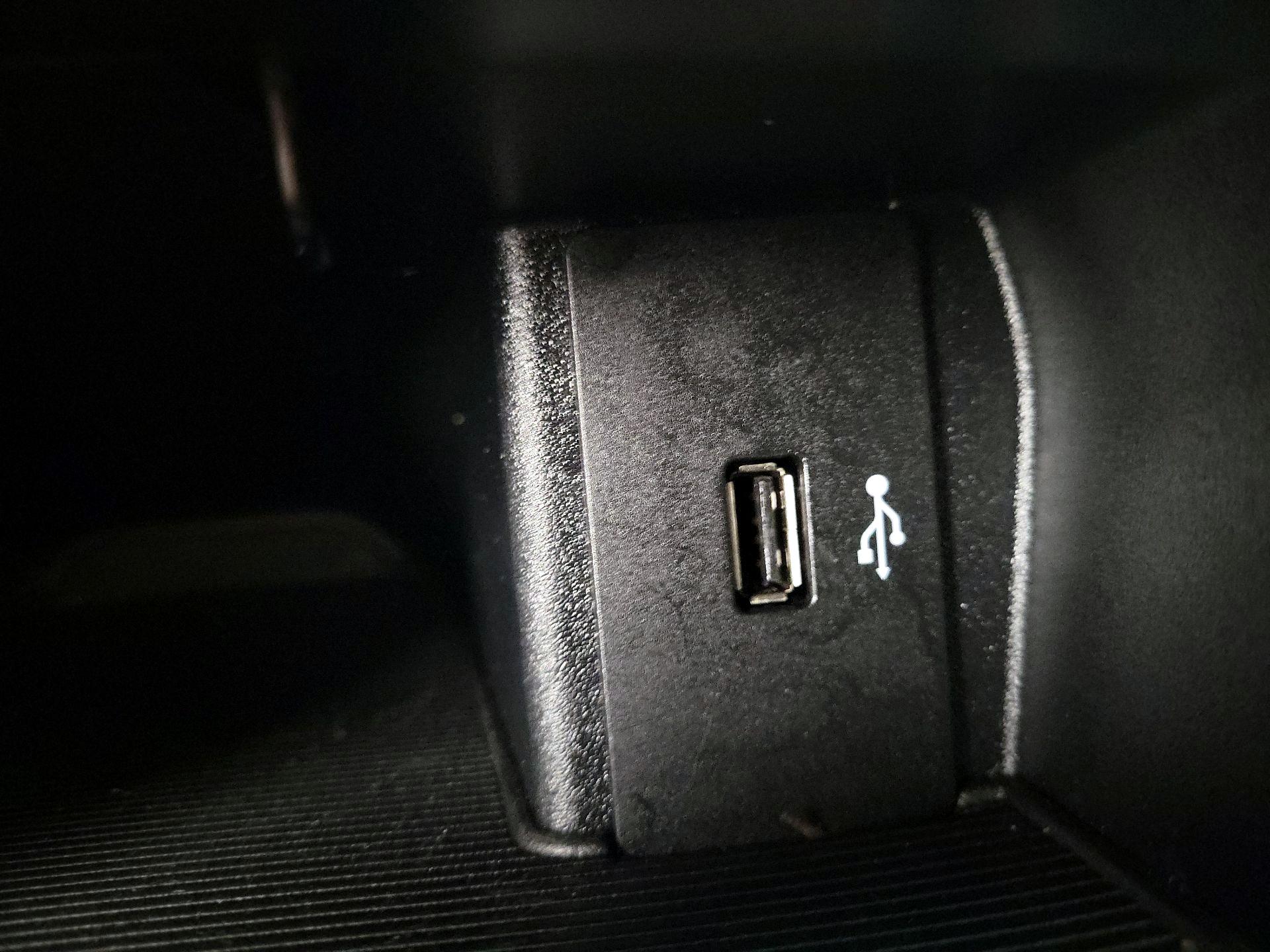 Thumbnail: 2016 Ford Edge - 15