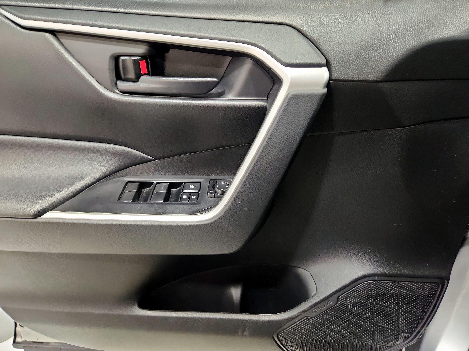 Thumbnail: 2021 Toyota RAV4 - 12