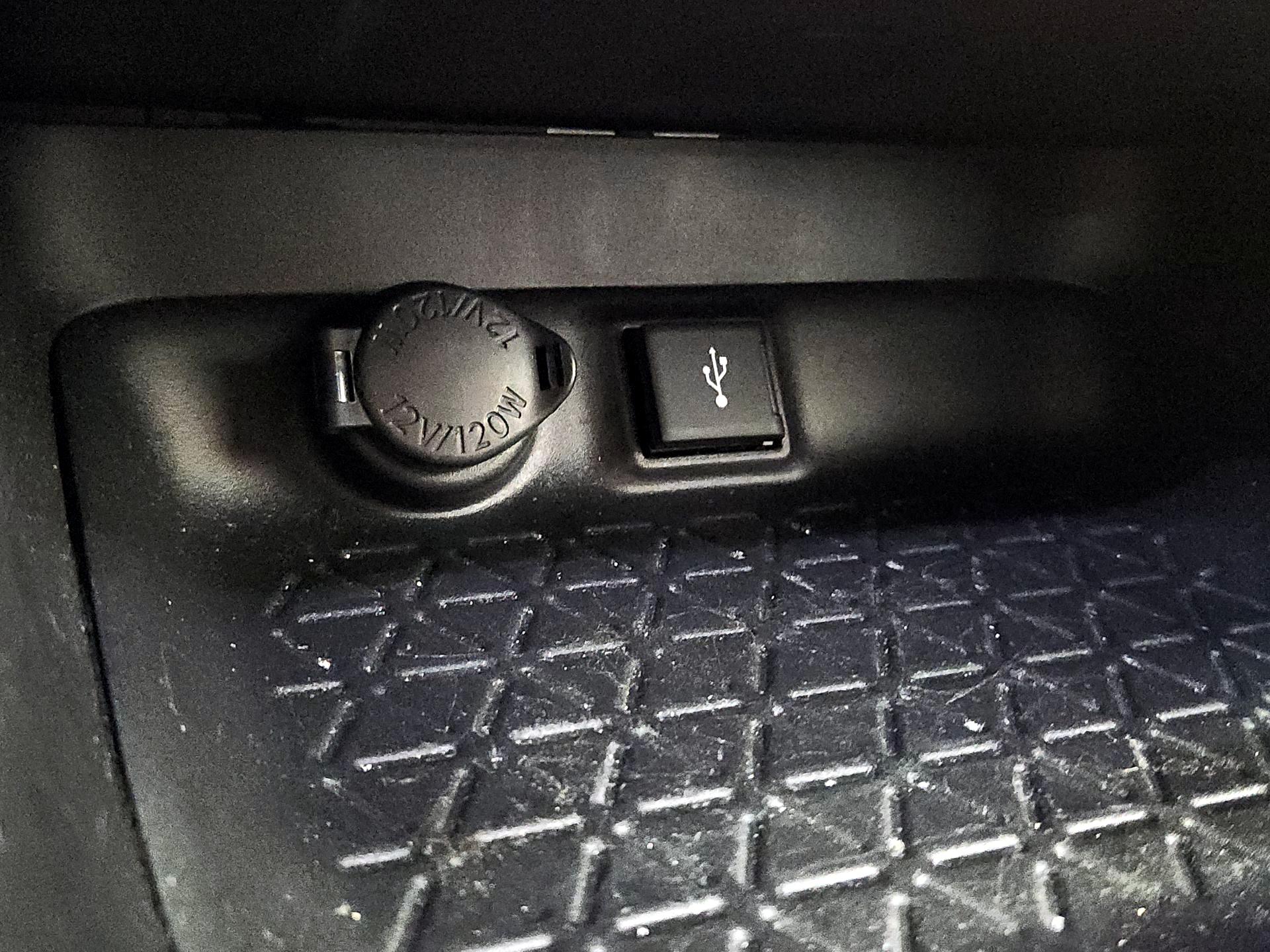 Thumbnail: 2021 Toyota RAV4 - 19