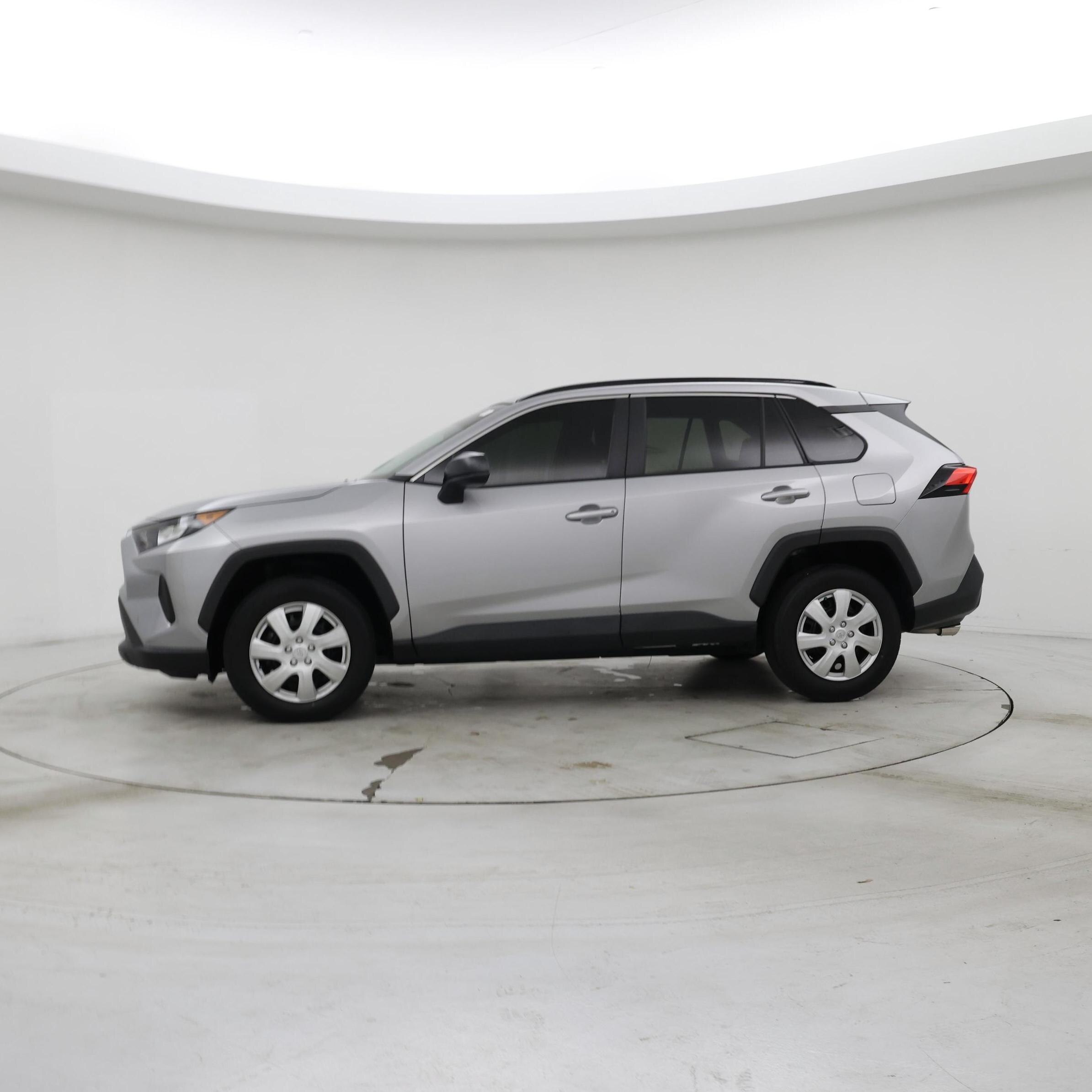 Thumbnail: 2021 Toyota RAV4 - 3