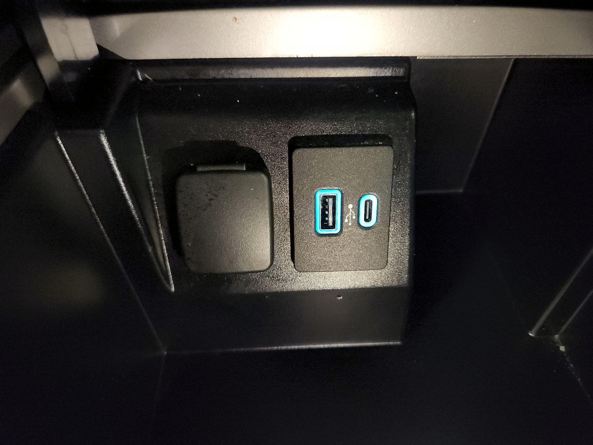 Thumbnail: 2020 Ford Explorer - 17