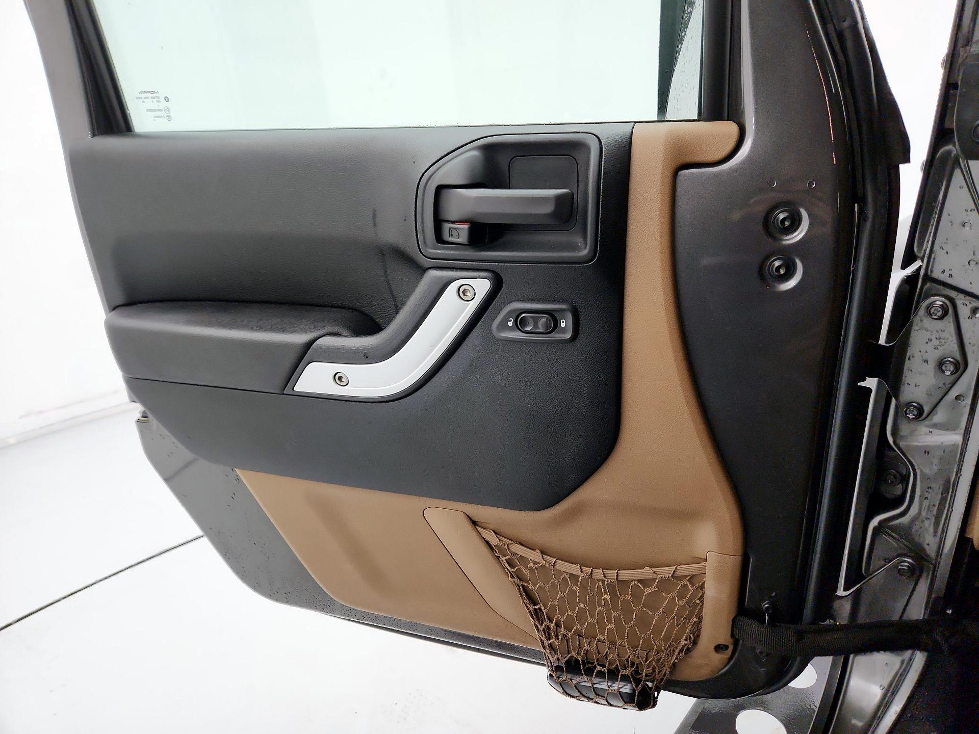 Thumbnail: 2016 Jeep Wrangler - 12