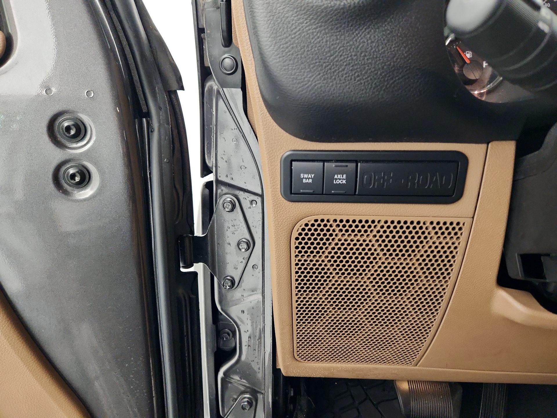 Thumbnail: 2016 Jeep Wrangler - 13