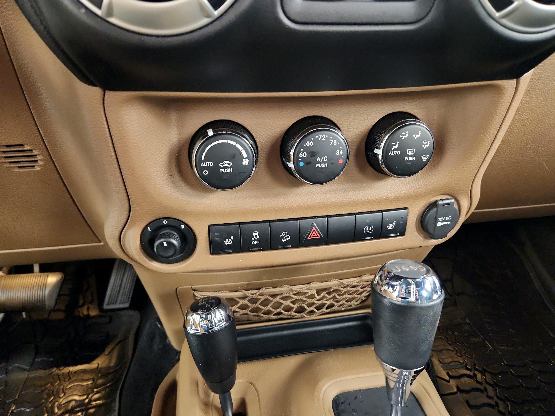 Thumbnail: 2016 Jeep Wrangler - 16