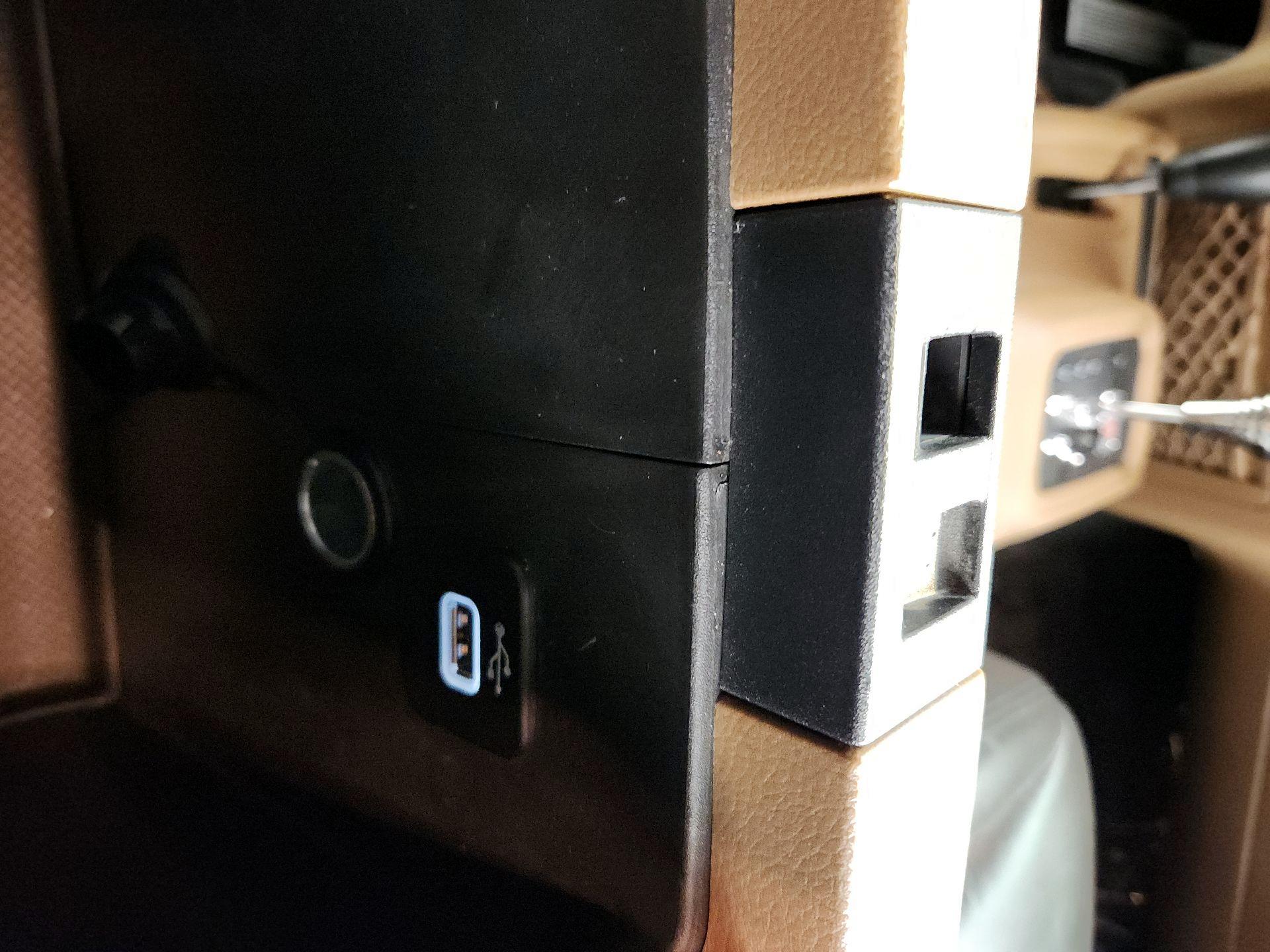 Thumbnail: 2016 Jeep Wrangler - 18