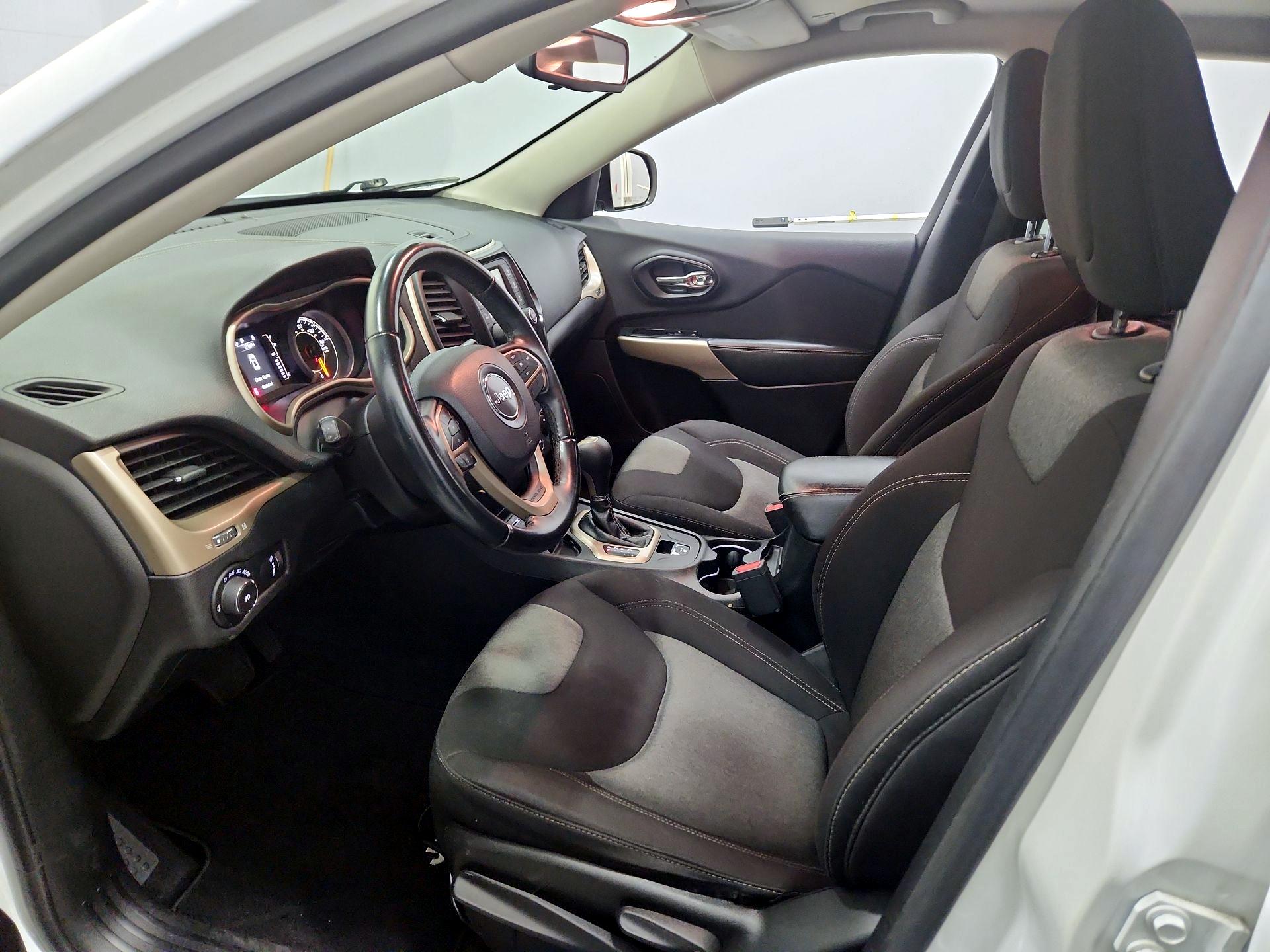 Thumbnail: 2018 Jeep Cherokee - 11