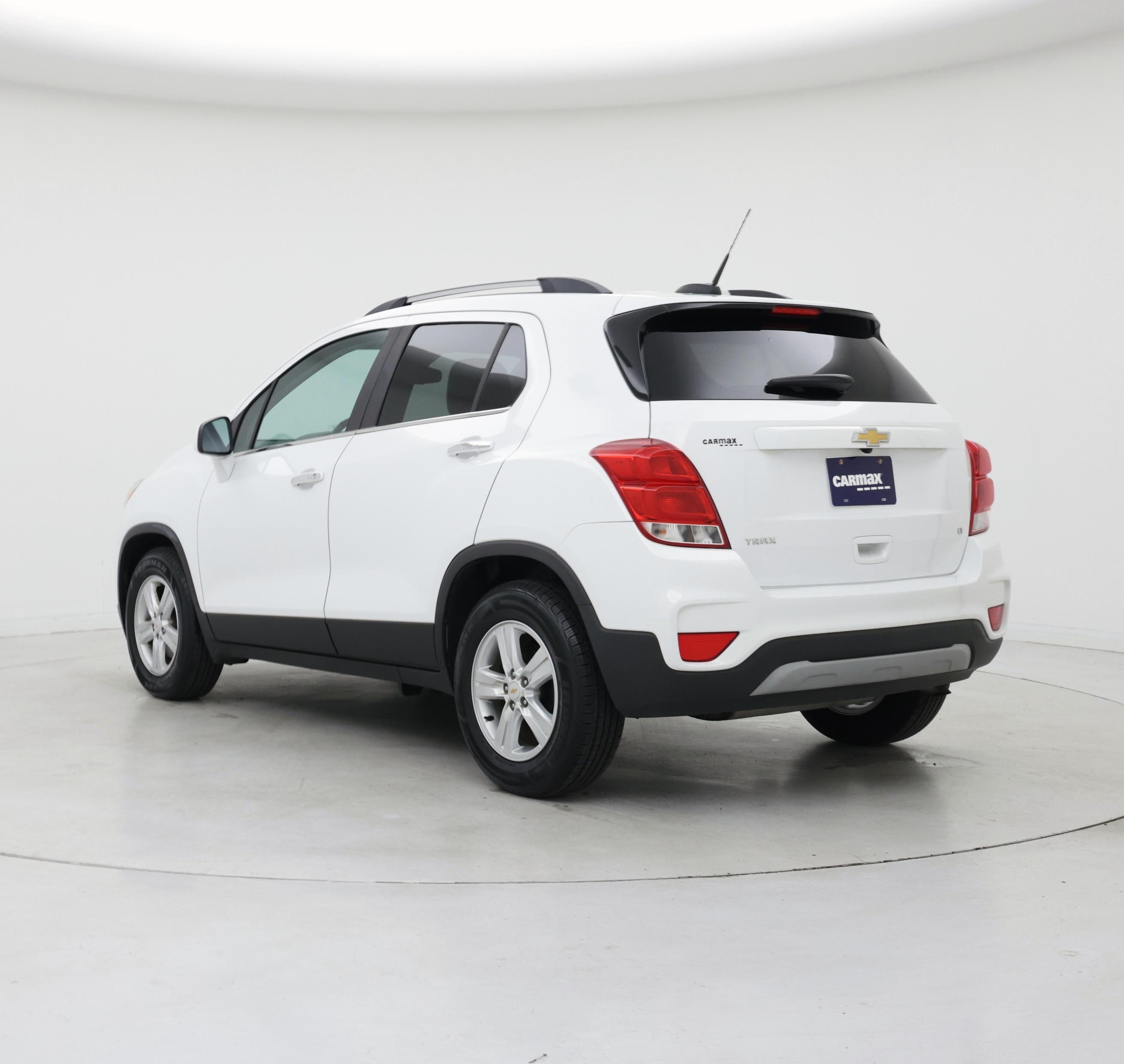 Thumbnail: 2017 Chevrolet Trax - 2