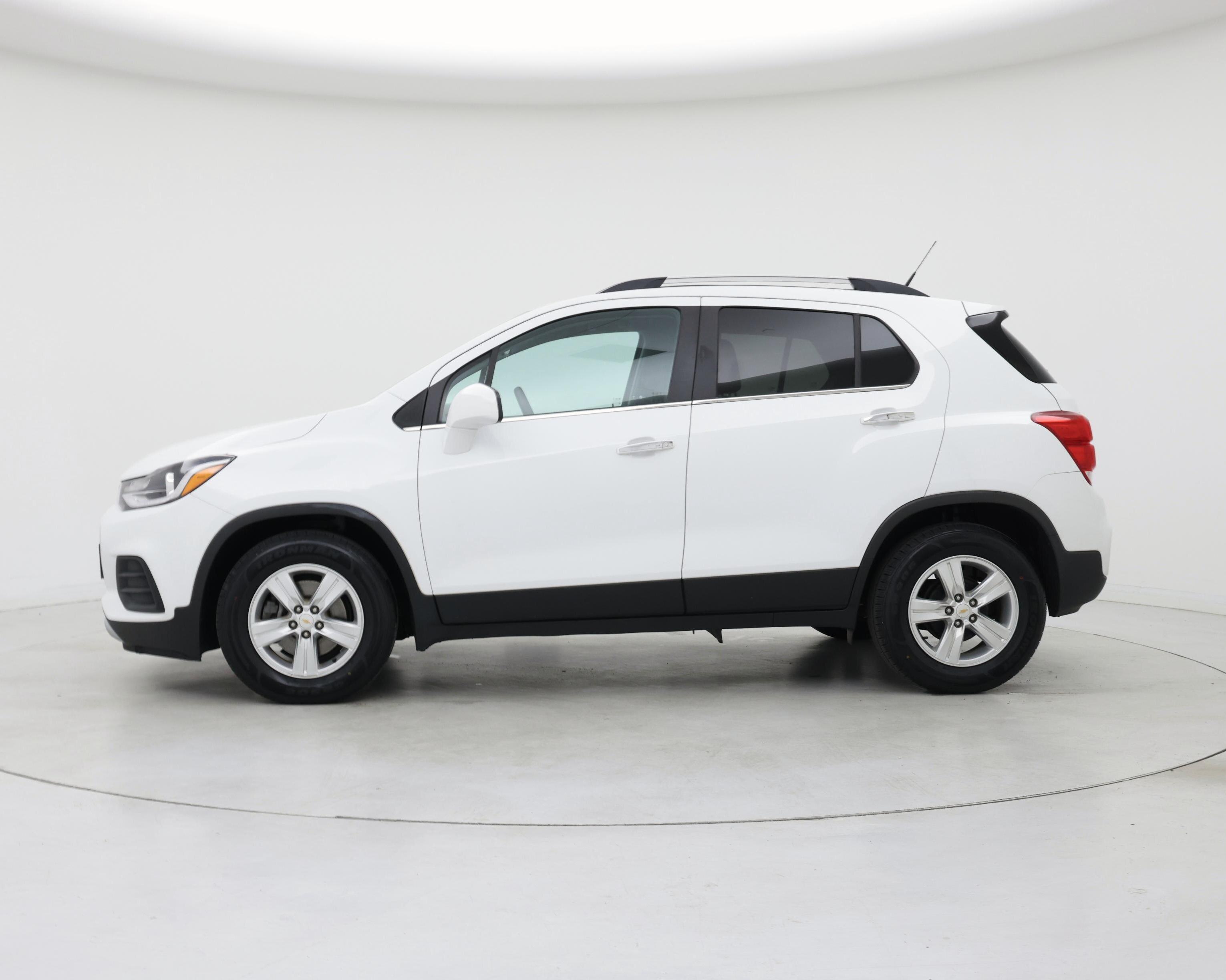 Thumbnail: 2017 Chevrolet Trax - 3