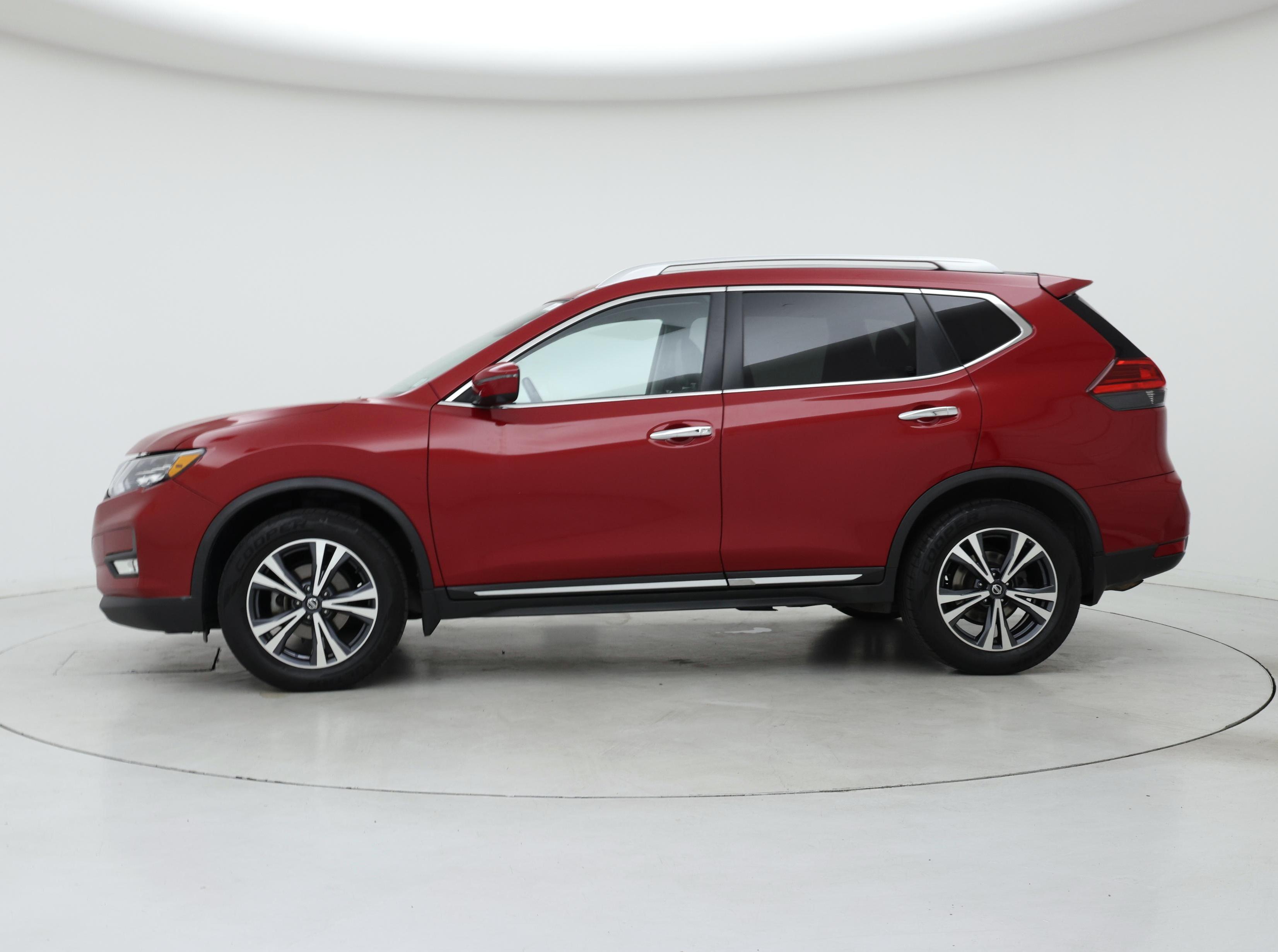 Thumbnail: 2017 Nissan Rogue - 3