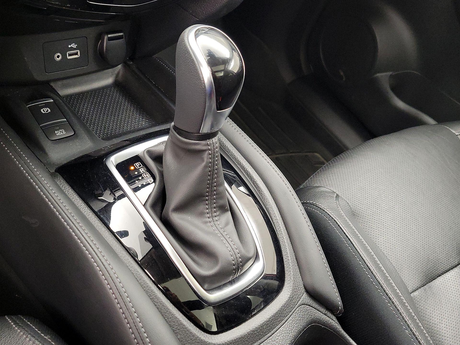 Thumbnail: 2019 Nissan Rogue - 17