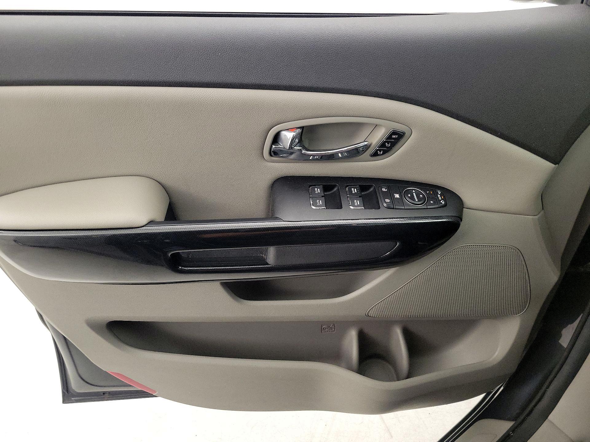 Thumbnail: 2017 Kia Sedona - 12