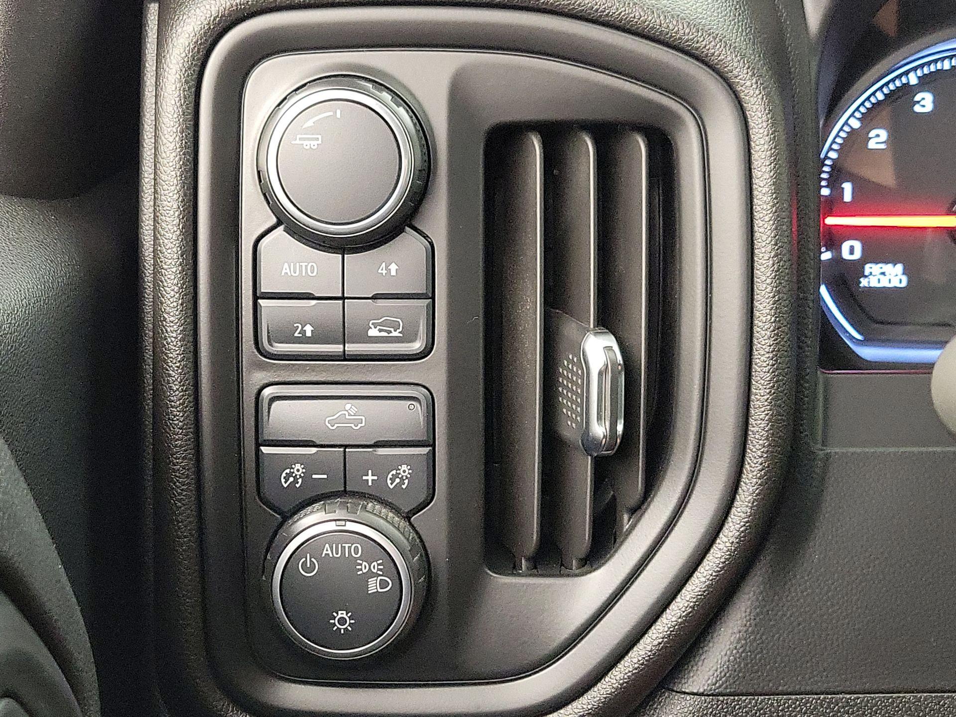 Thumbnail: 2020 Chevrolet Silverado 1500 - 13