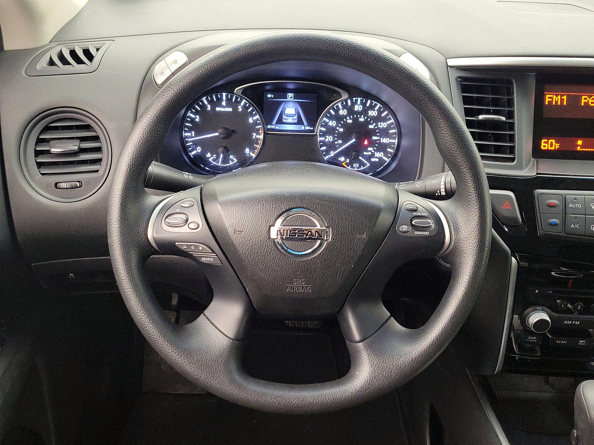 Thumbnail: 2016 Nissan Pathfinder - 10