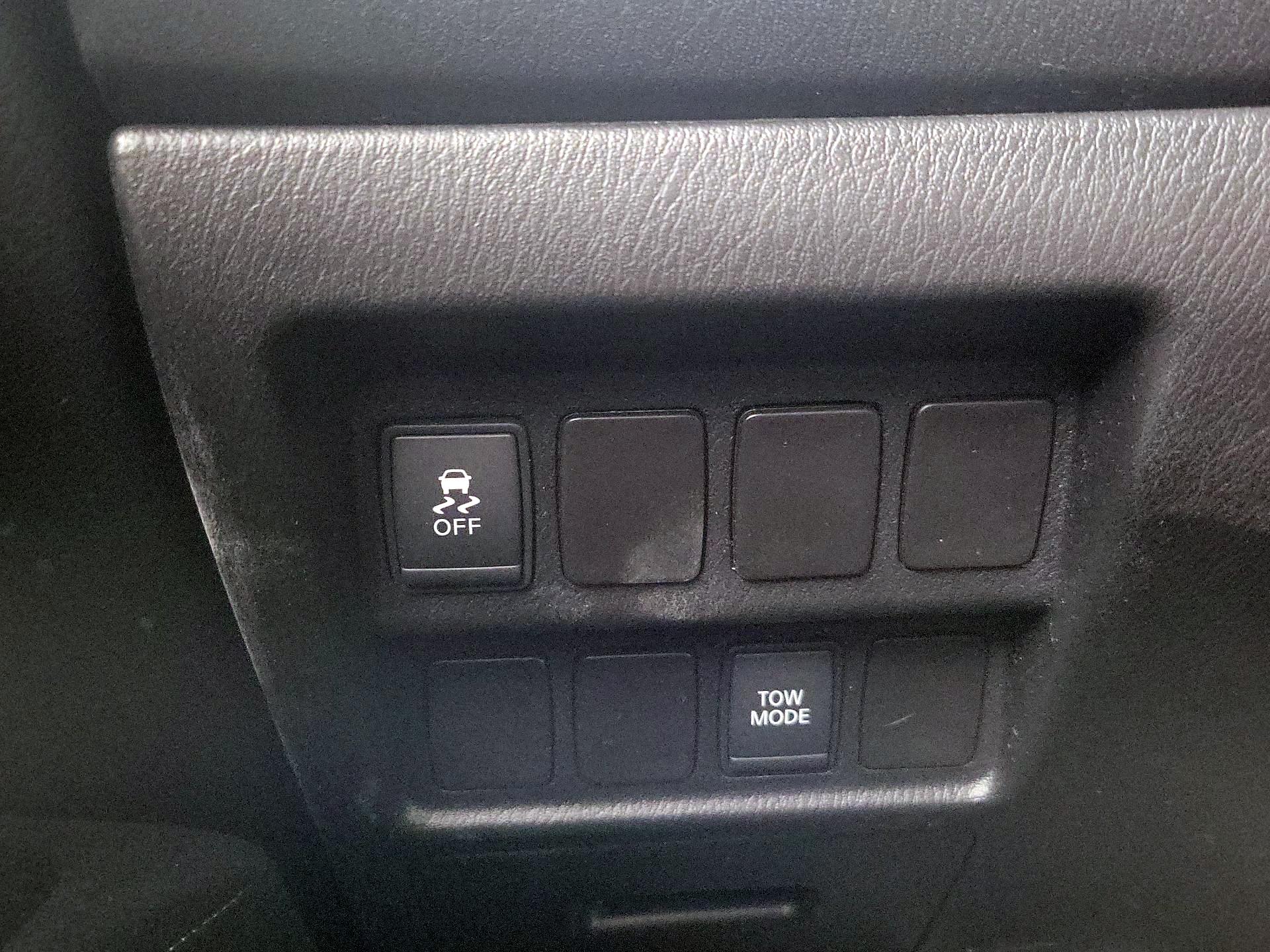 Thumbnail: 2016 Nissan Pathfinder - 13