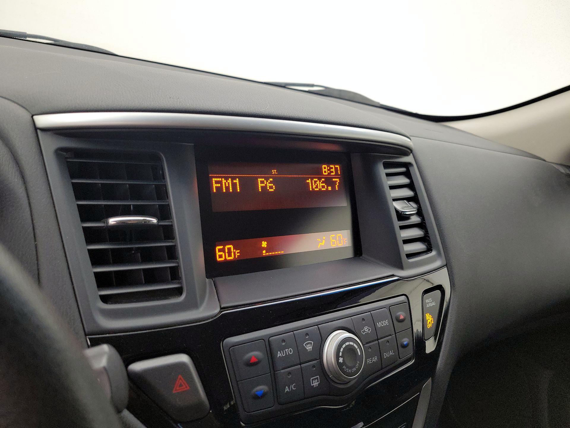 Thumbnail: 2016 Nissan Pathfinder - 14