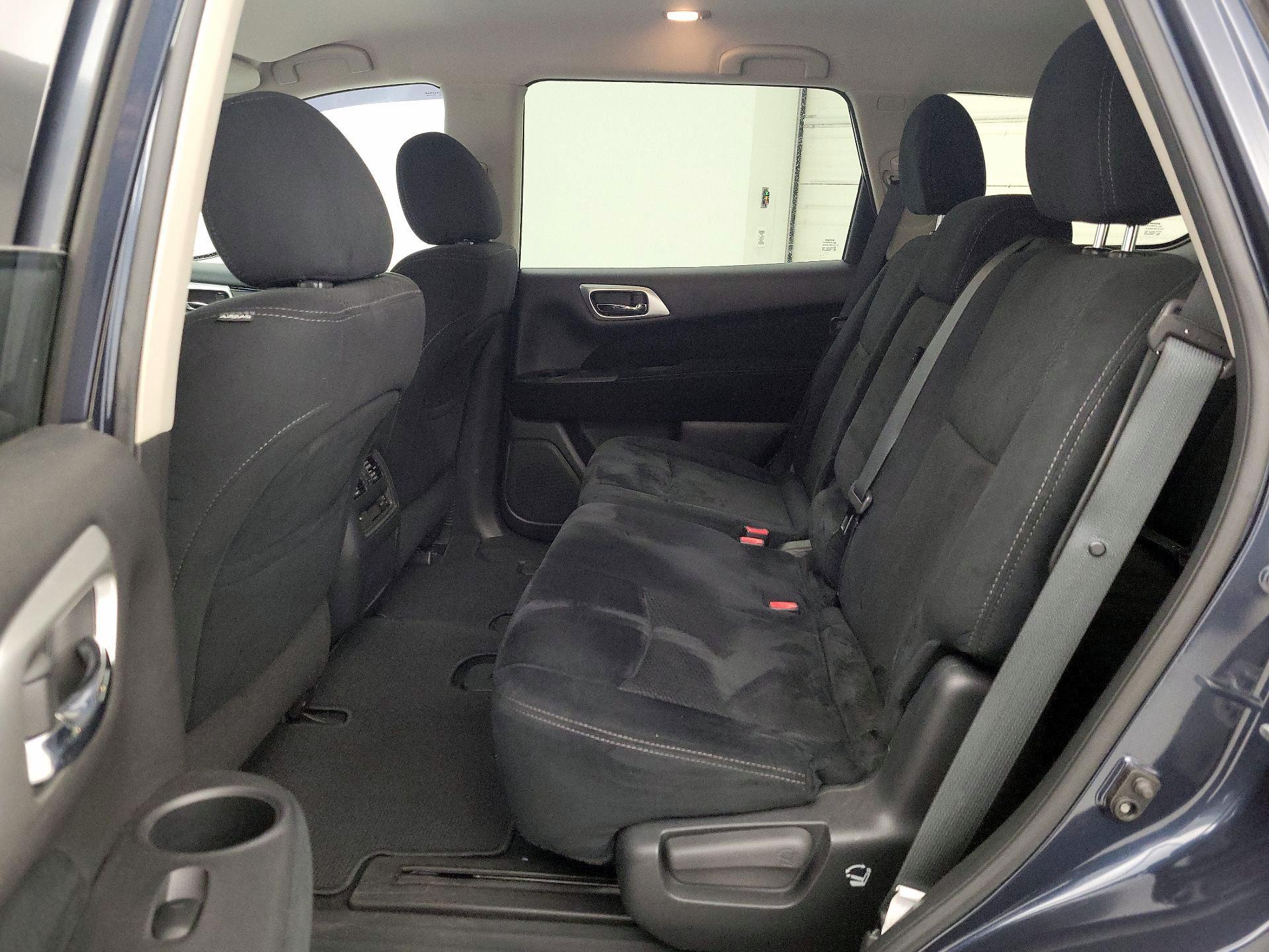 Thumbnail: 2016 Nissan Pathfinder - 18