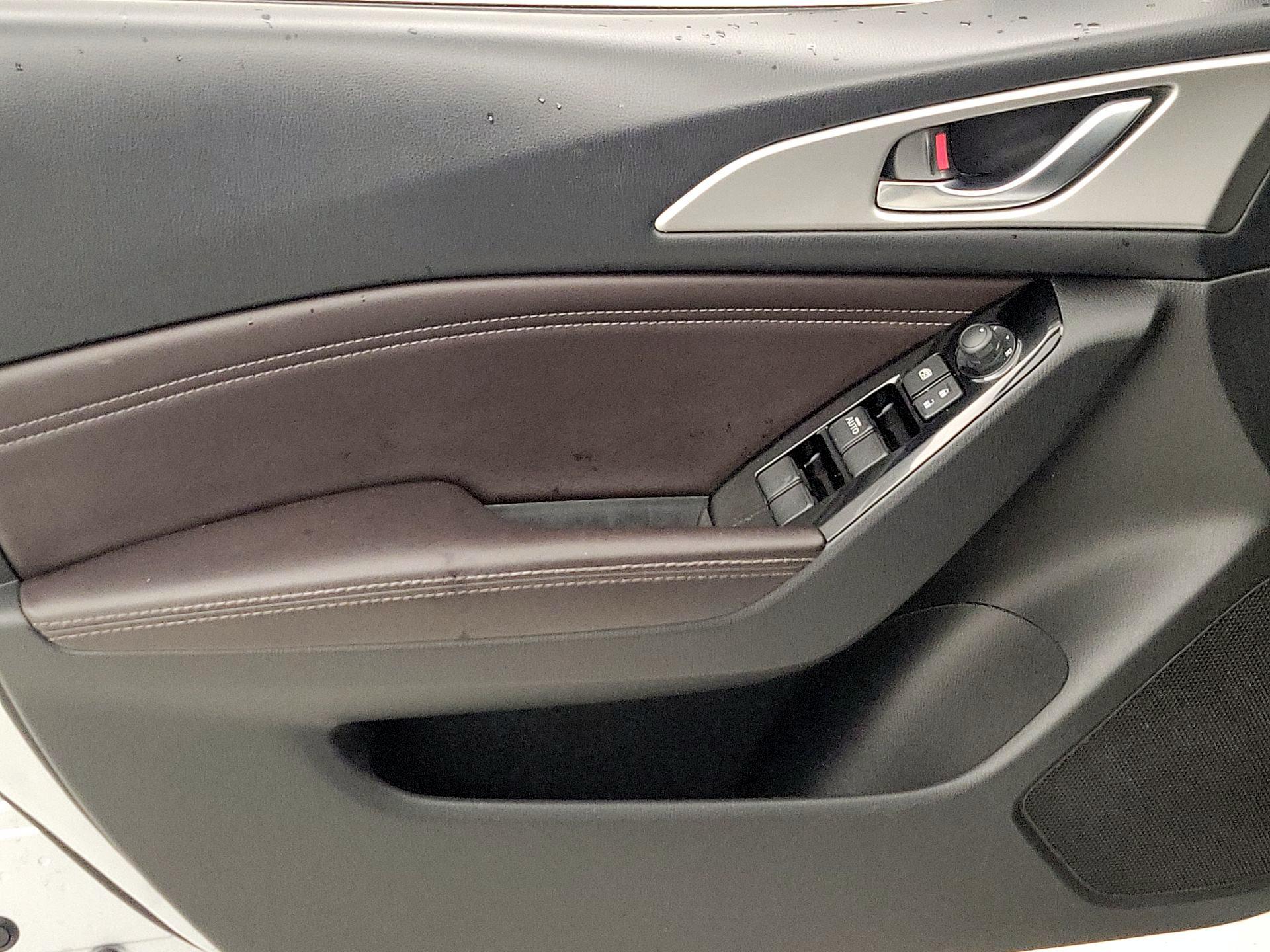 Thumbnail: 2017 Mazda Mazda3 - 12