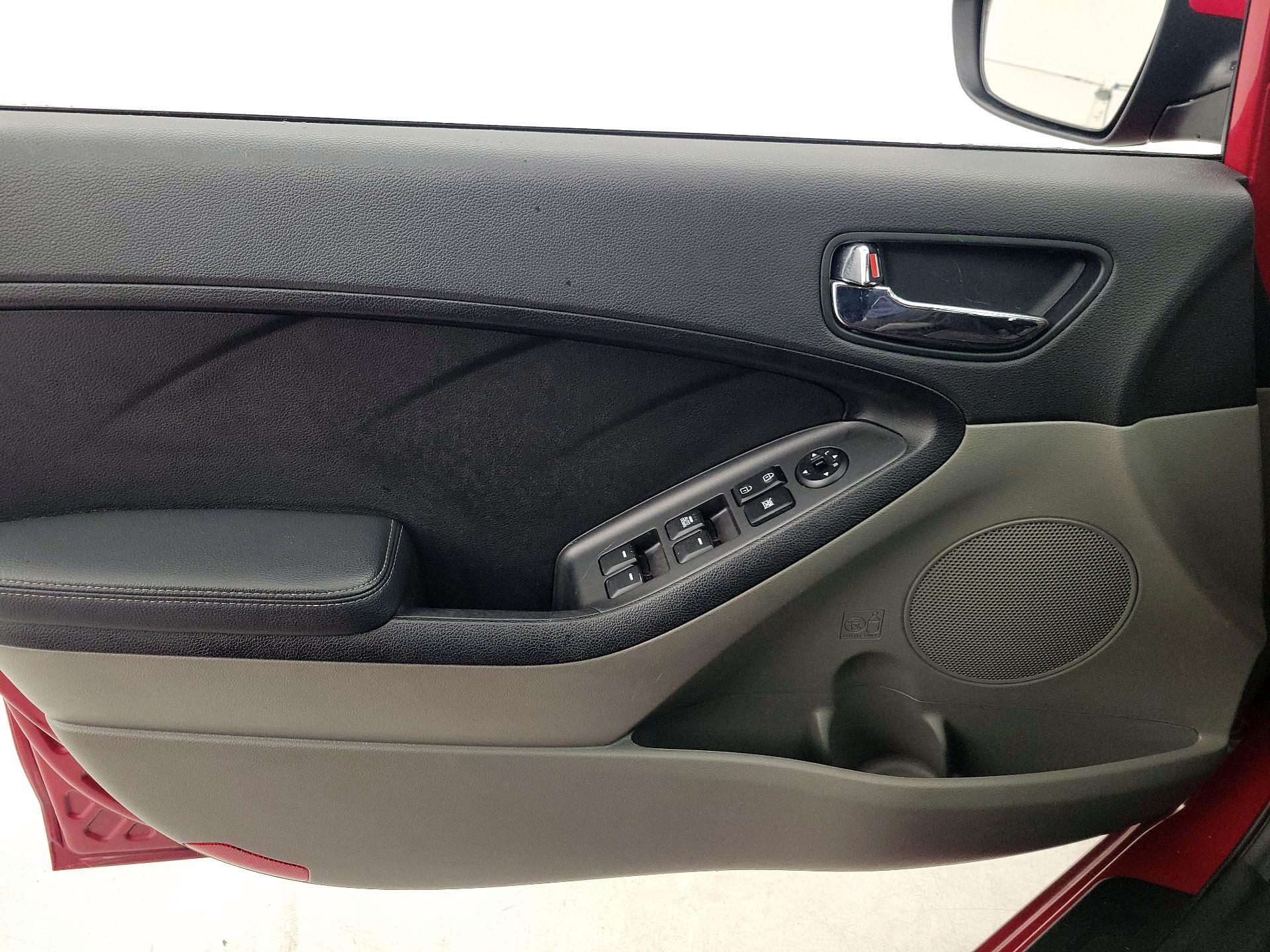 Thumbnail: 2014 Kia Forte - 12