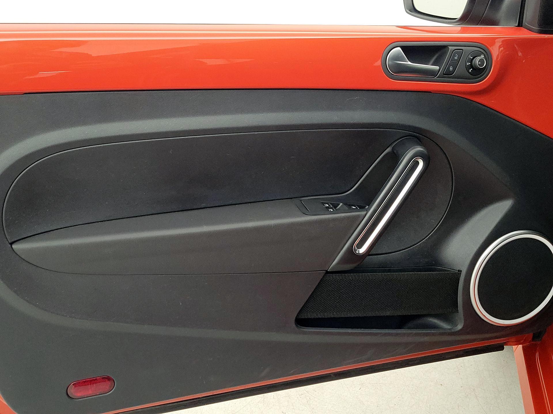 Thumbnail: 2017 Volkswagen Beetle - 12