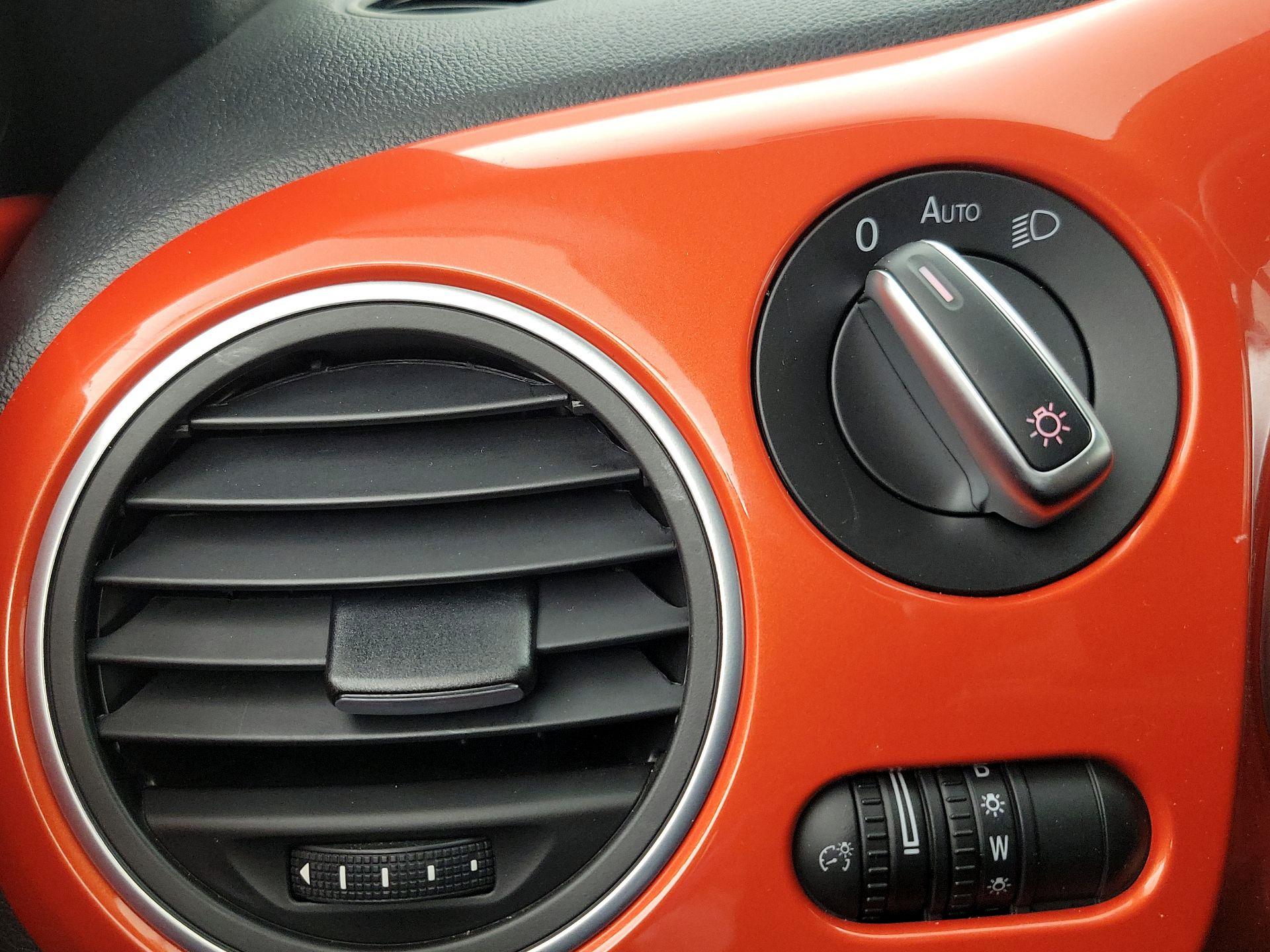 Thumbnail: 2017 Volkswagen Beetle - 13