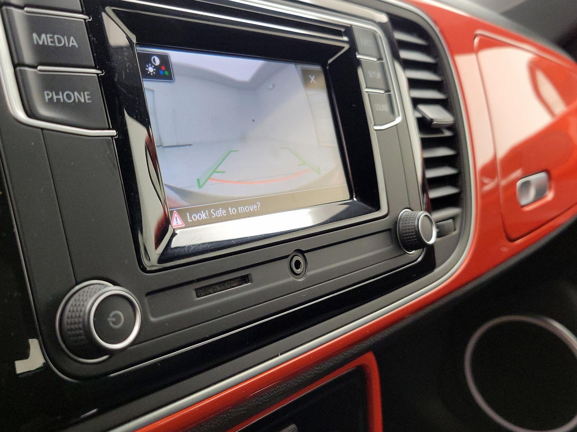 Thumbnail: 2017 Volkswagen Beetle - 14