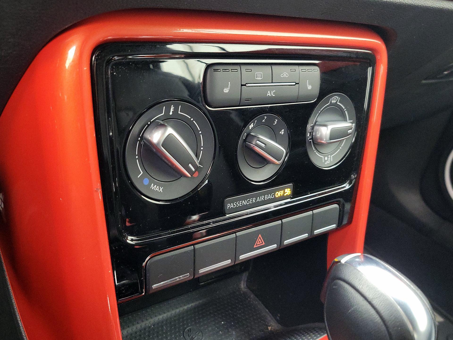 Thumbnail: 2017 Volkswagen Beetle - 16