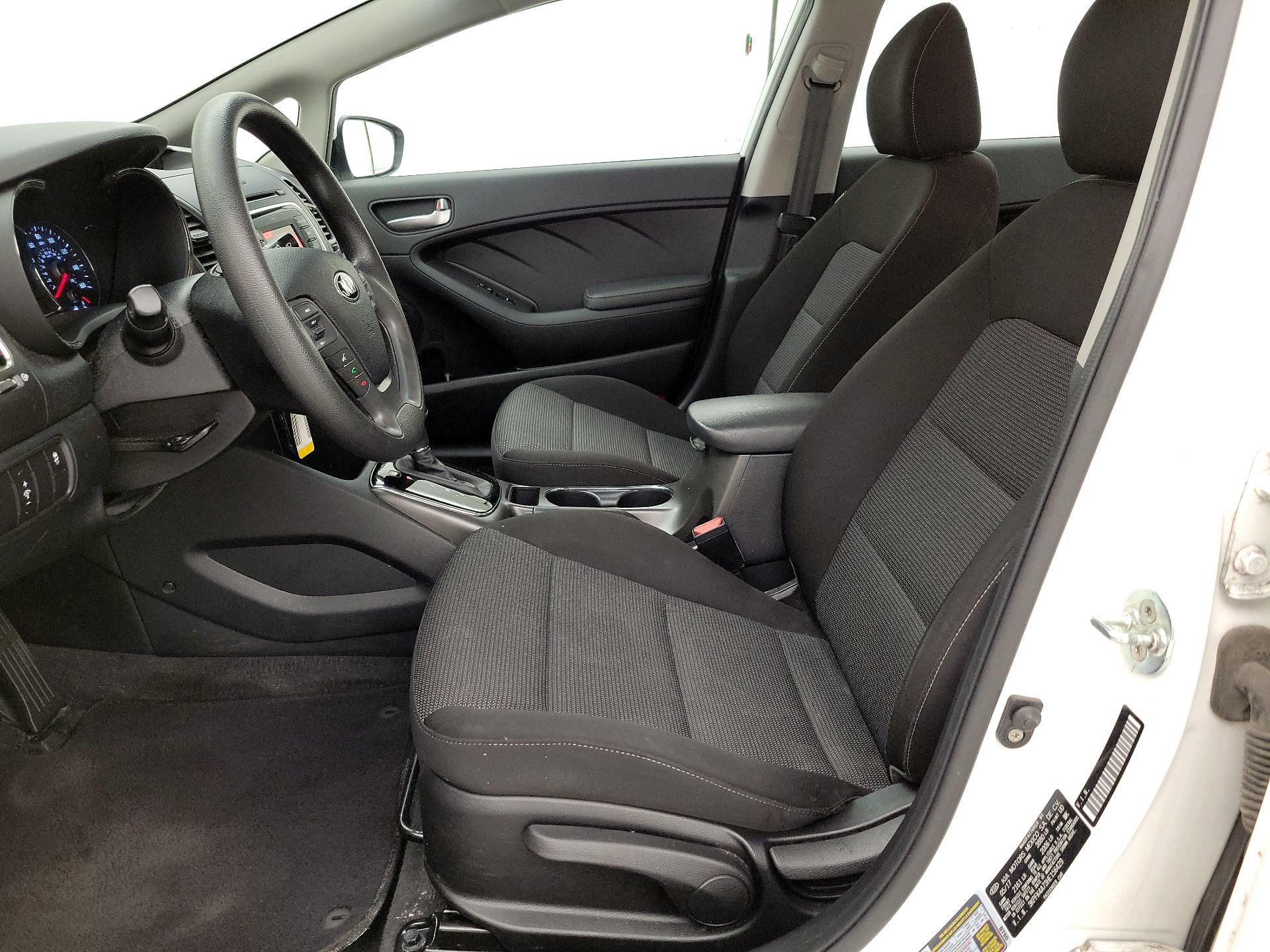 Thumbnail: 2017 Kia Forte - 11