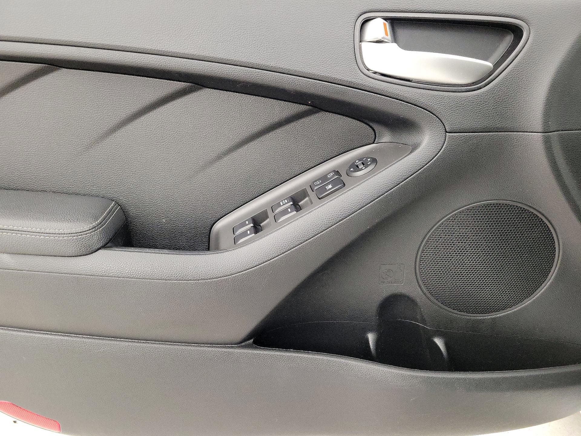 Thumbnail: 2017 Kia Forte - 12