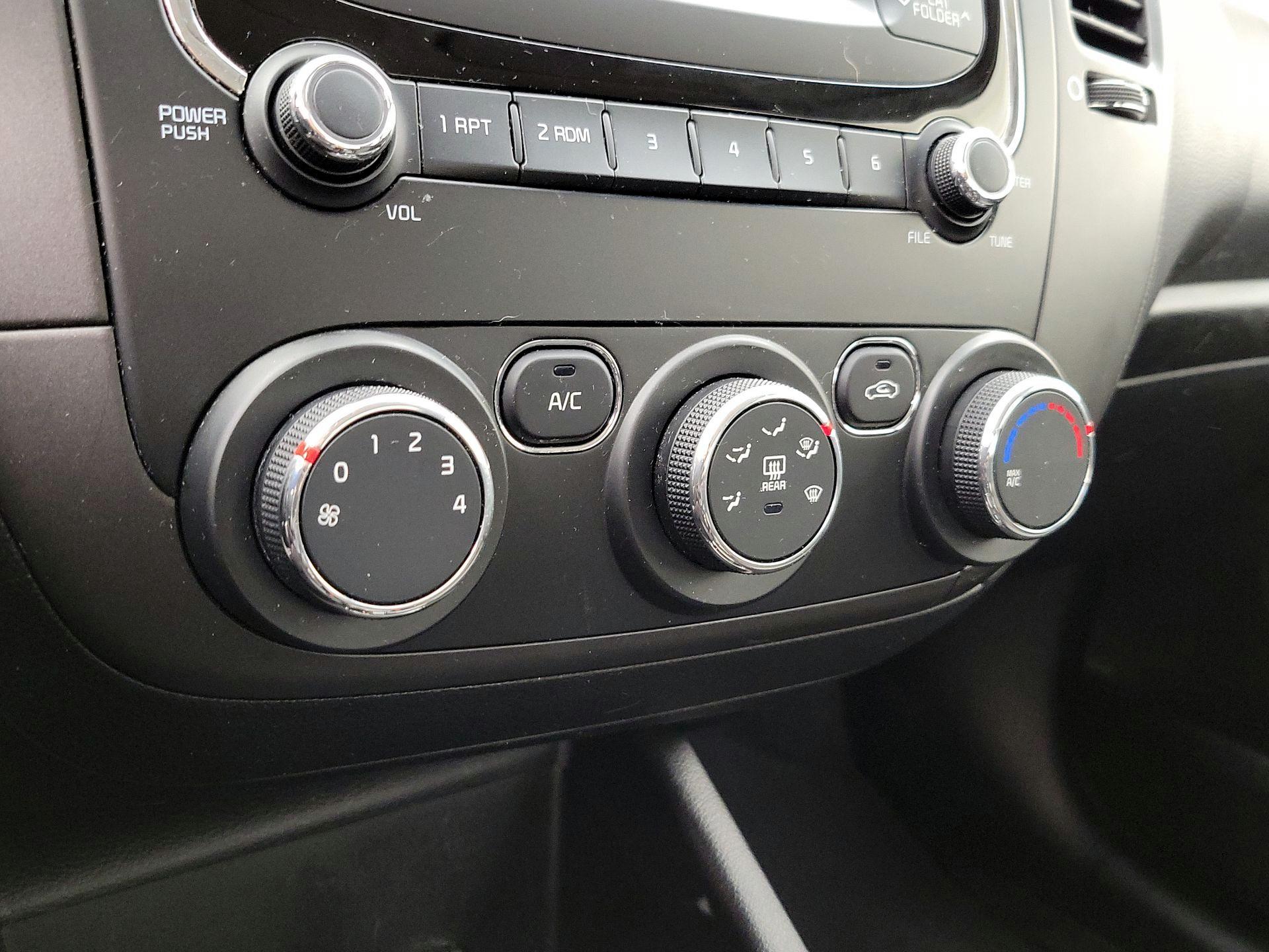 Thumbnail: 2017 Kia Forte - 15