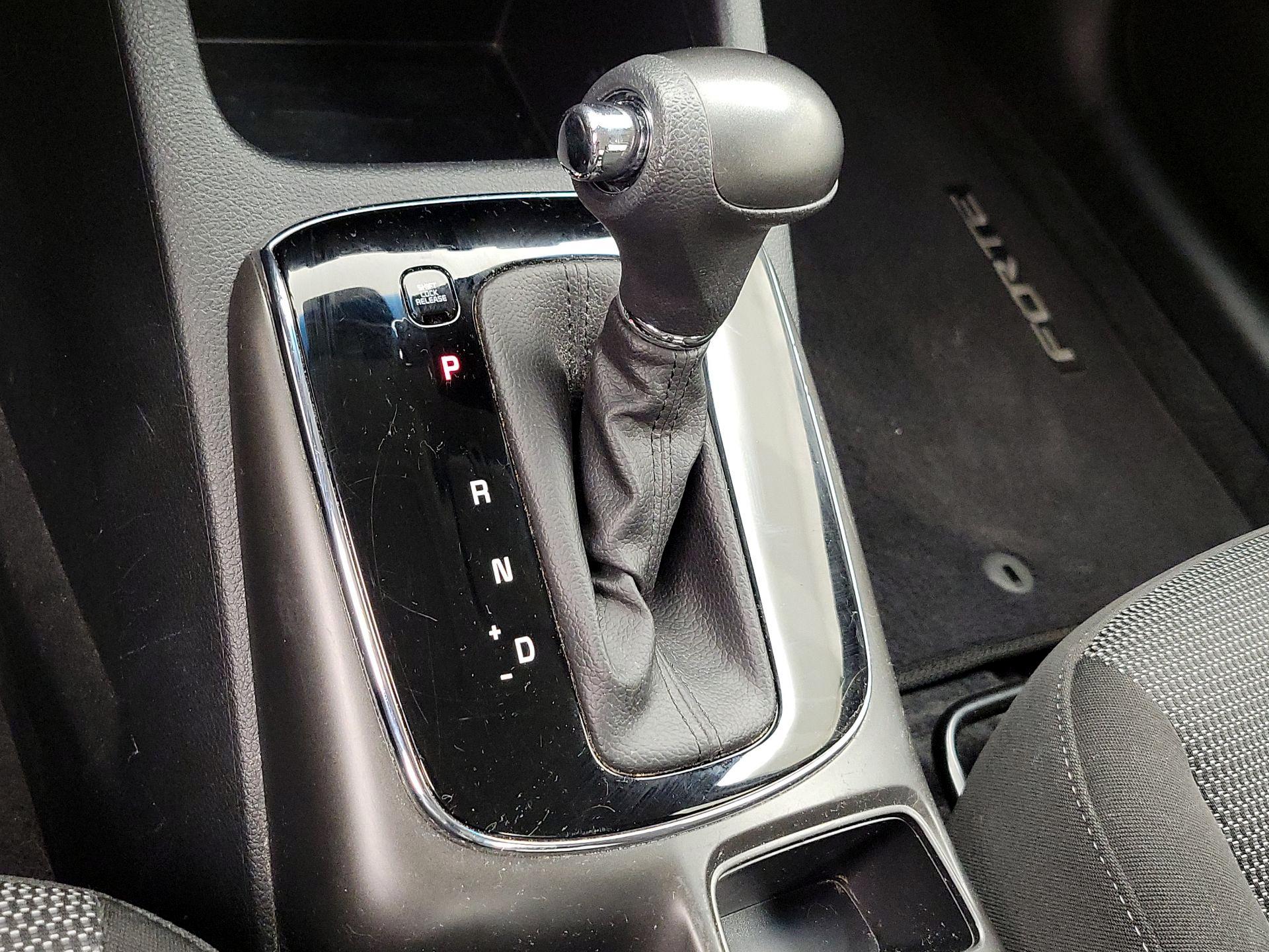 Thumbnail: 2017 Kia Forte - 16