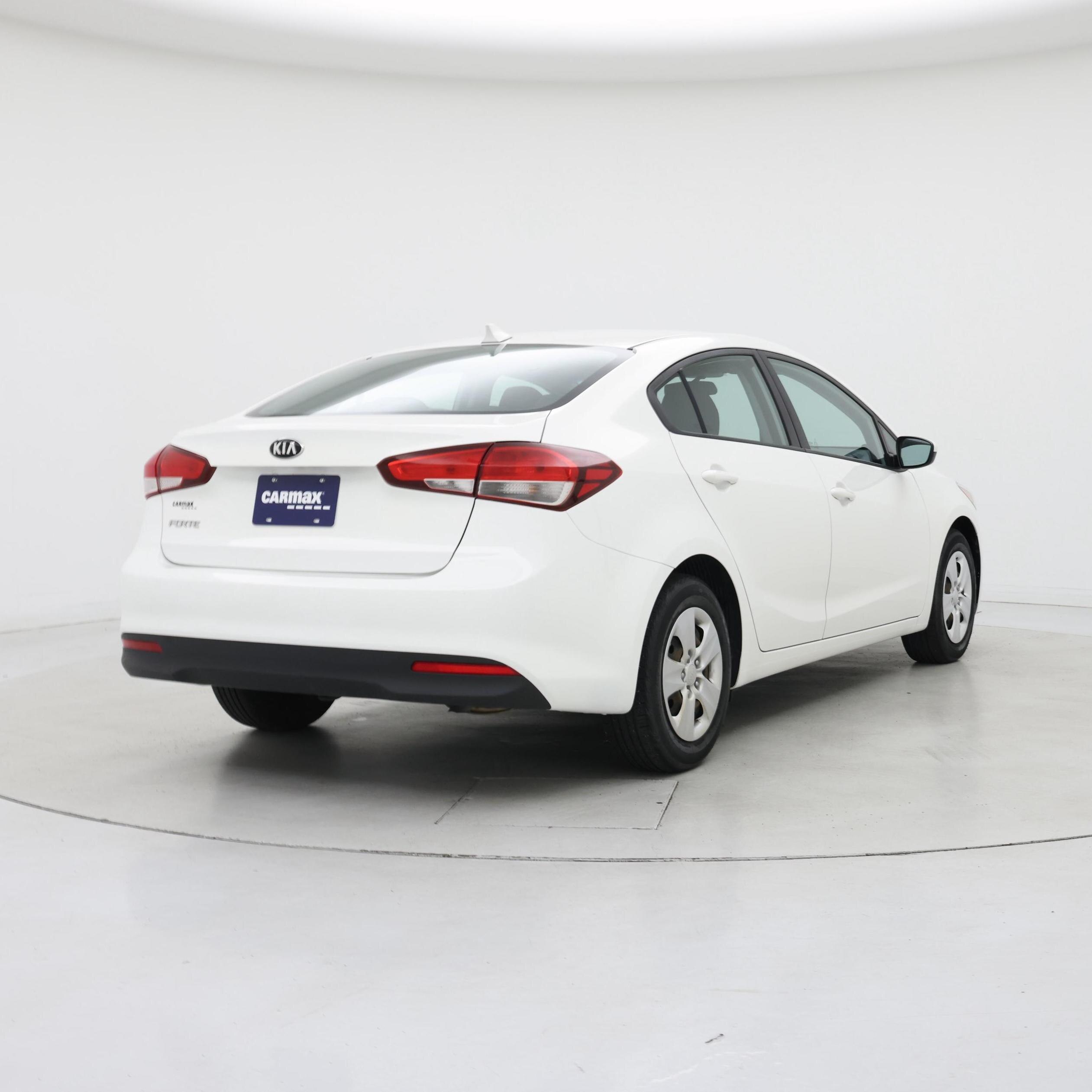 Thumbnail: 2017 Kia Forte - 8