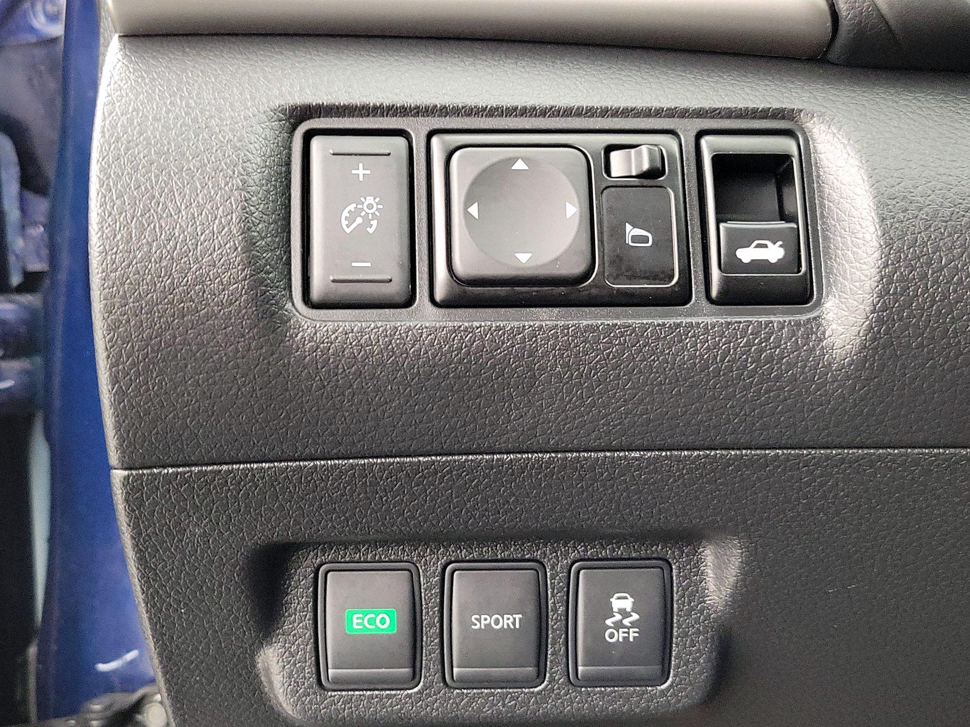 Thumbnail: 2016 Nissan Sentra - 13