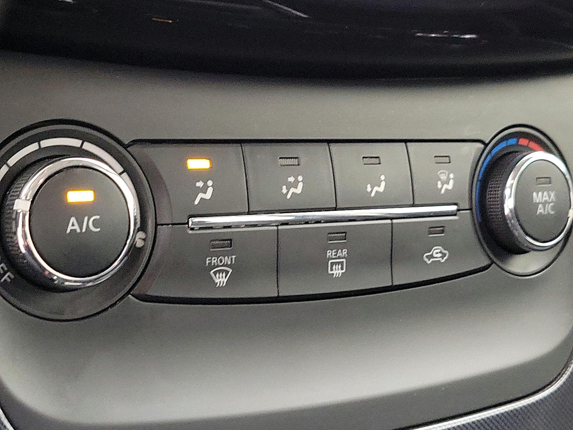 Thumbnail: 2016 Nissan Sentra - 16