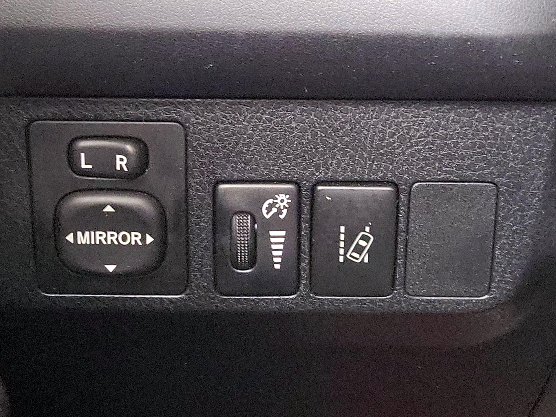 Thumbnail: 2018 Toyota RAV4 - 13