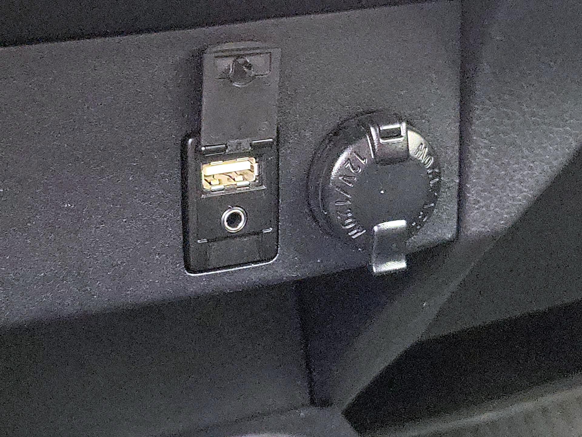 Thumbnail: 2018 Toyota RAV4 - 18