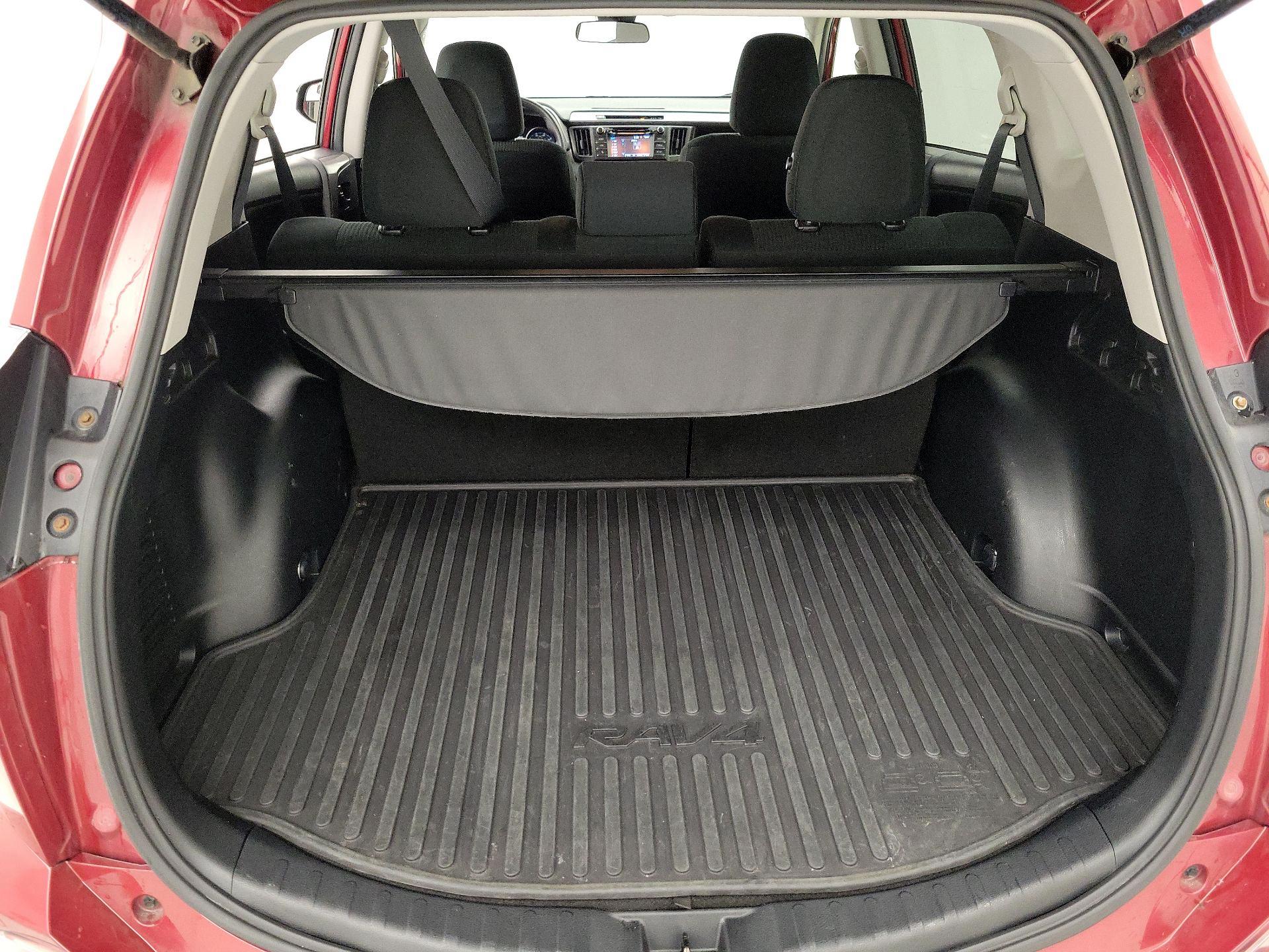 Thumbnail: 2018 Toyota RAV4 - 20